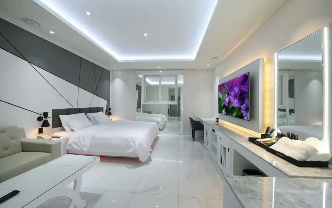 Bed in WJ Hotel Pool House