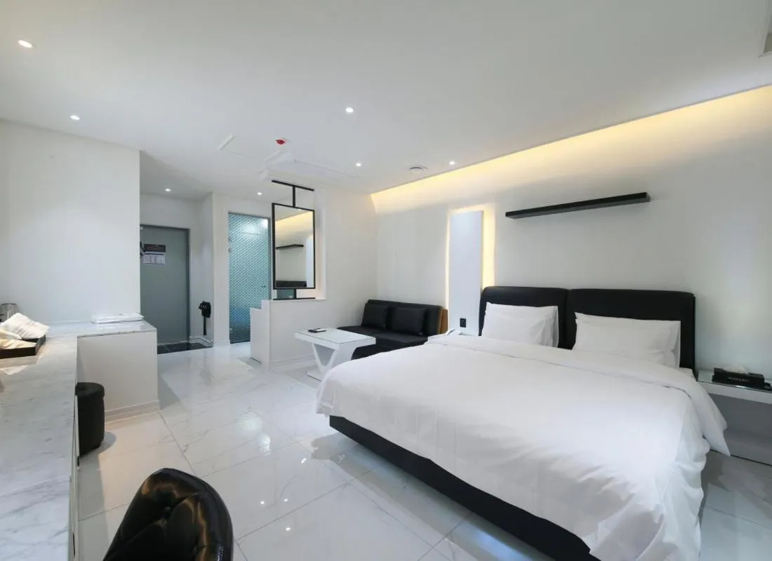 Bed in WJ Hotel Pool House