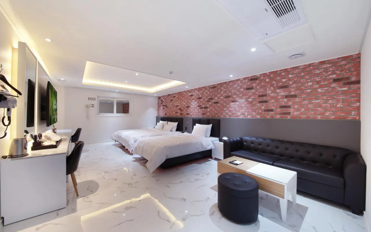 Bed in WJ Hotel Pool House
