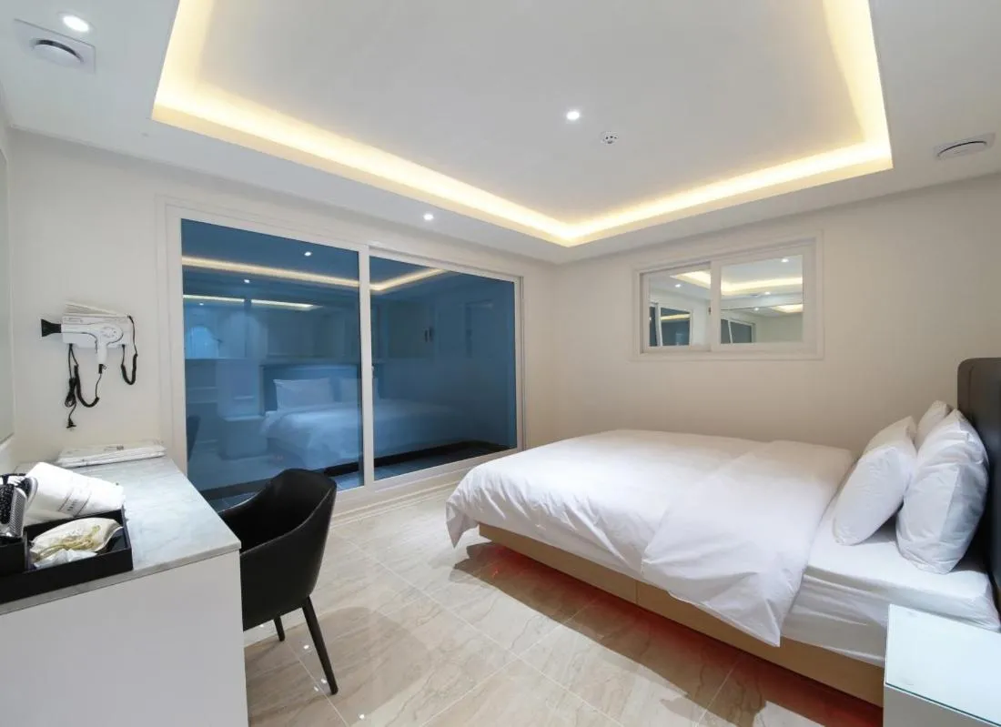 Bed in WJ Hotel Pool House