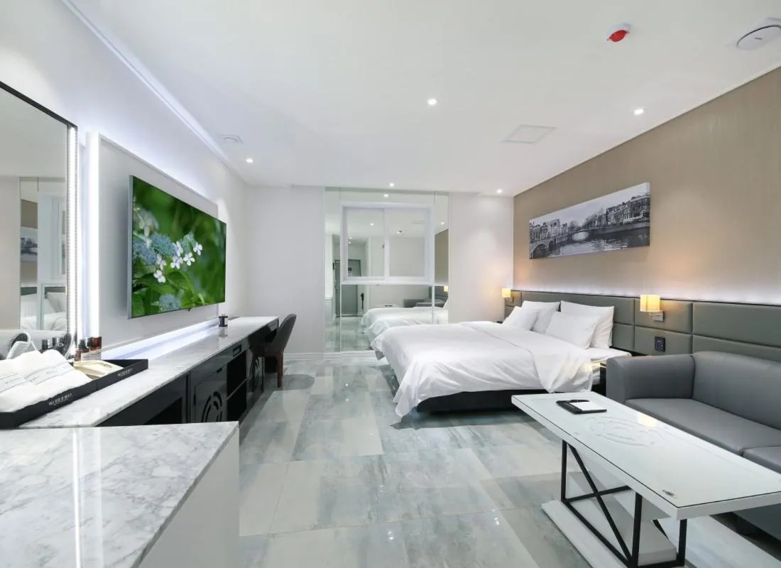 Bed in WJ Hotel Pool House