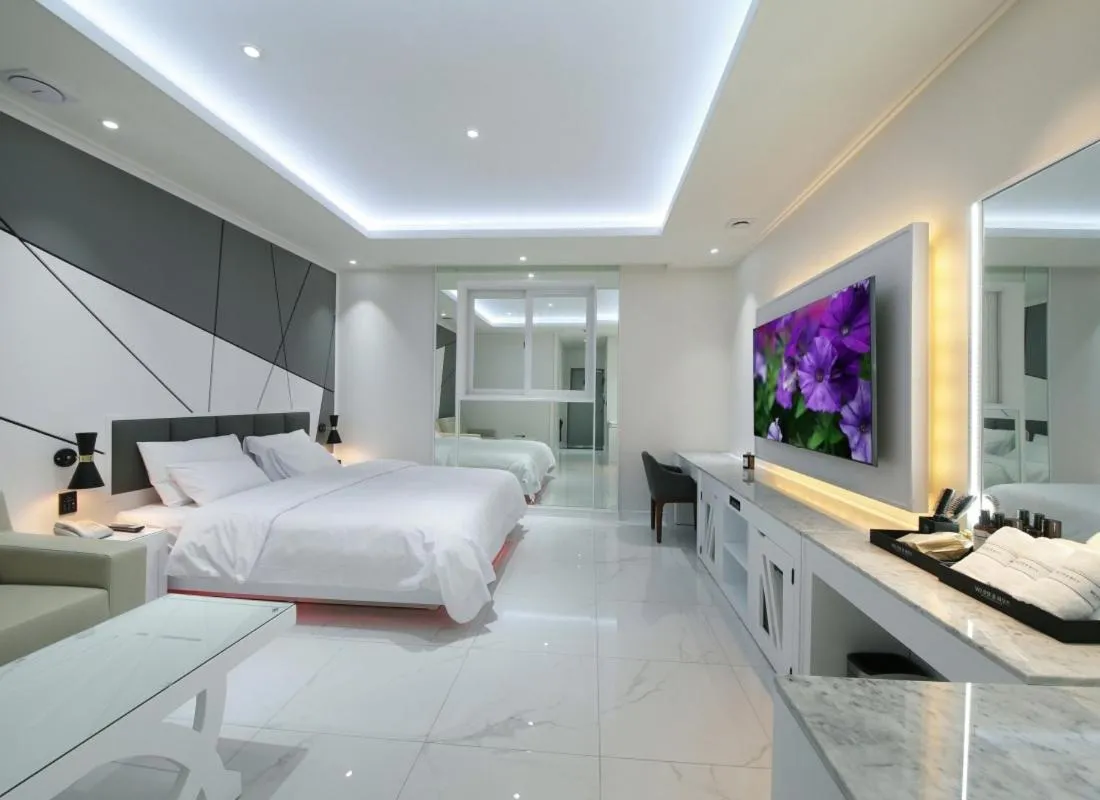 Bed in WJ Hotel Pool House