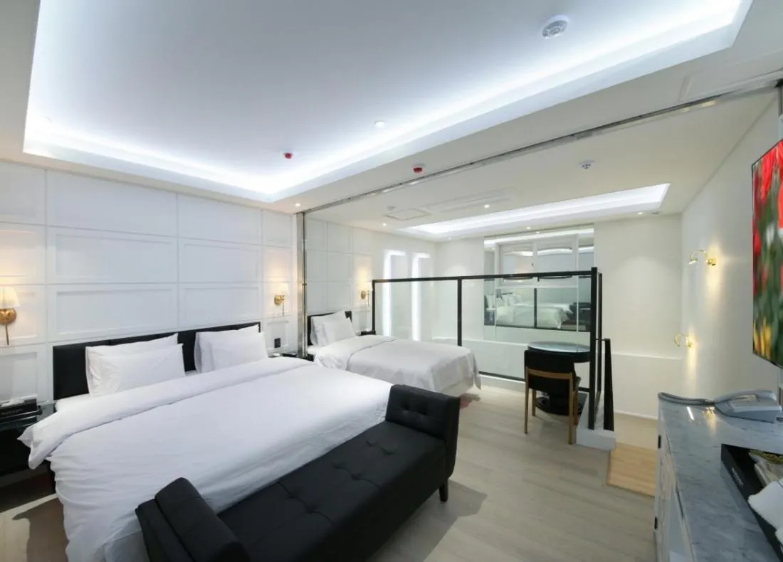 Bed in WJ Hotel Pool House