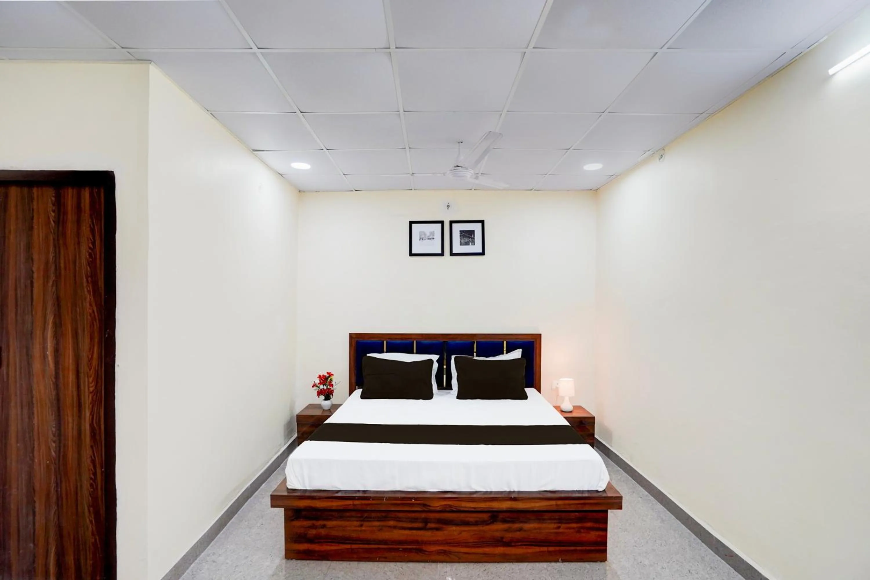 Bedroom, Bed in Hotel O Crystal Inn