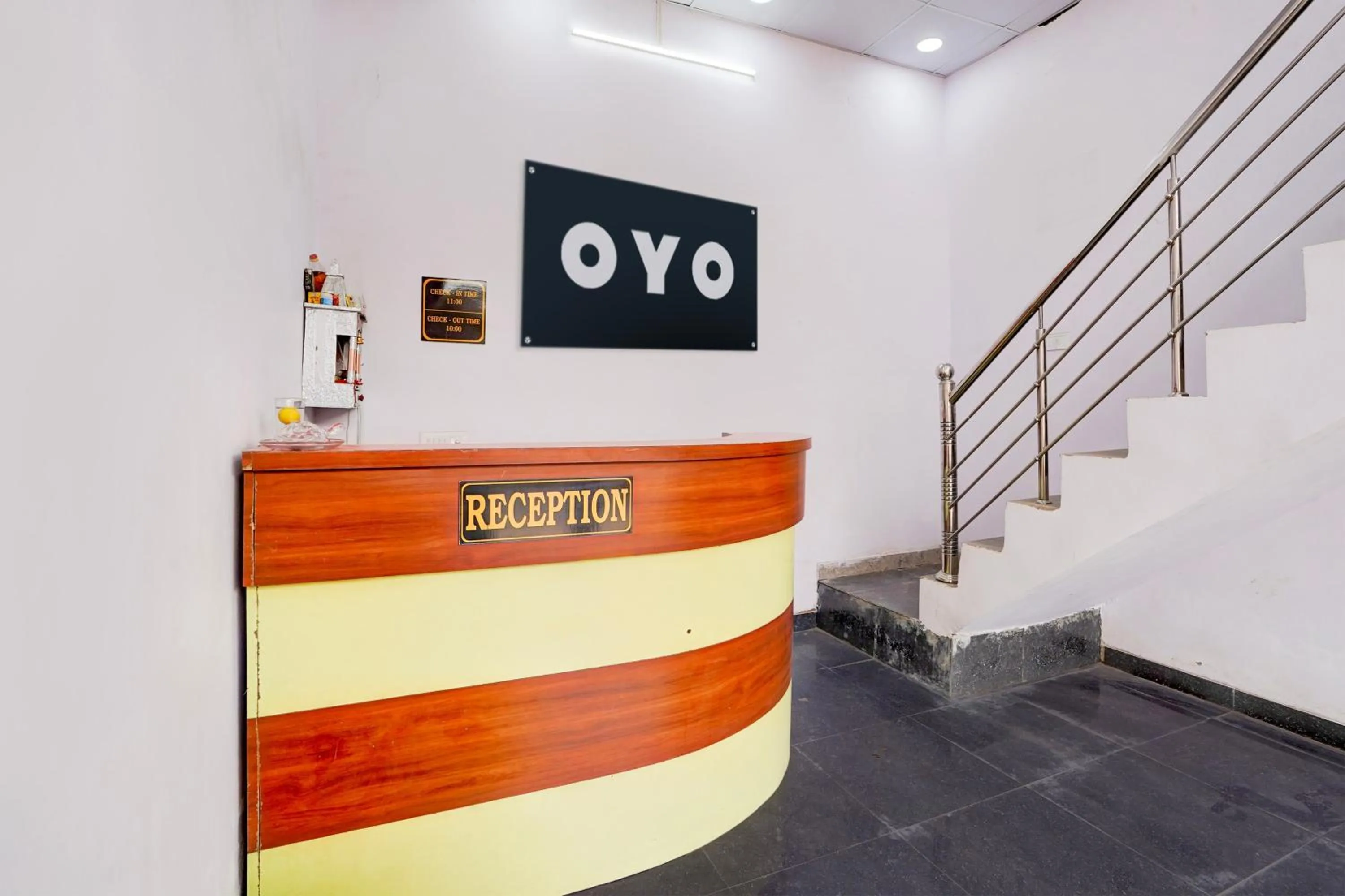 Lobby or reception in Hotel O Crystal Inn