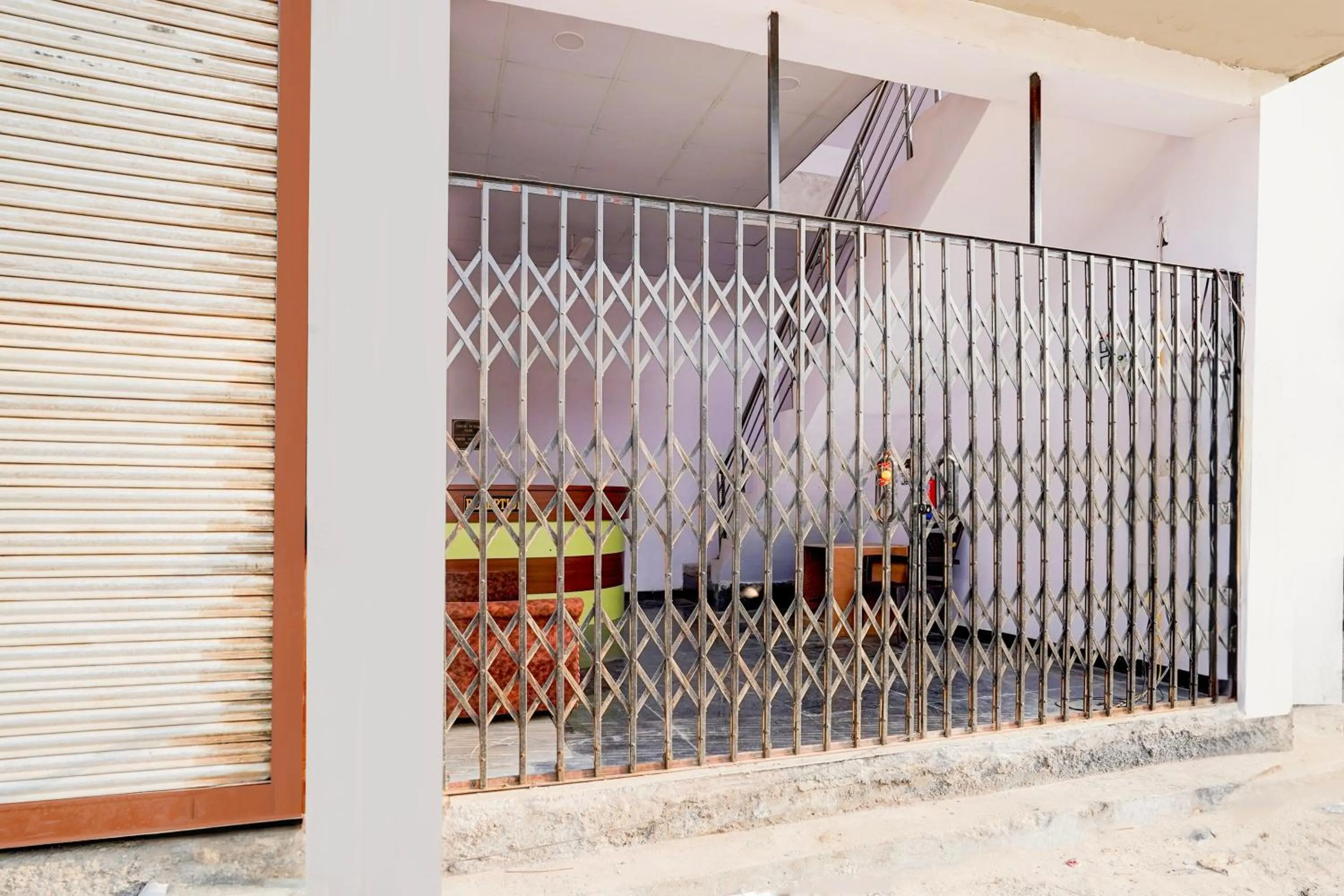 Facade/entrance in Hotel O Crystal Inn