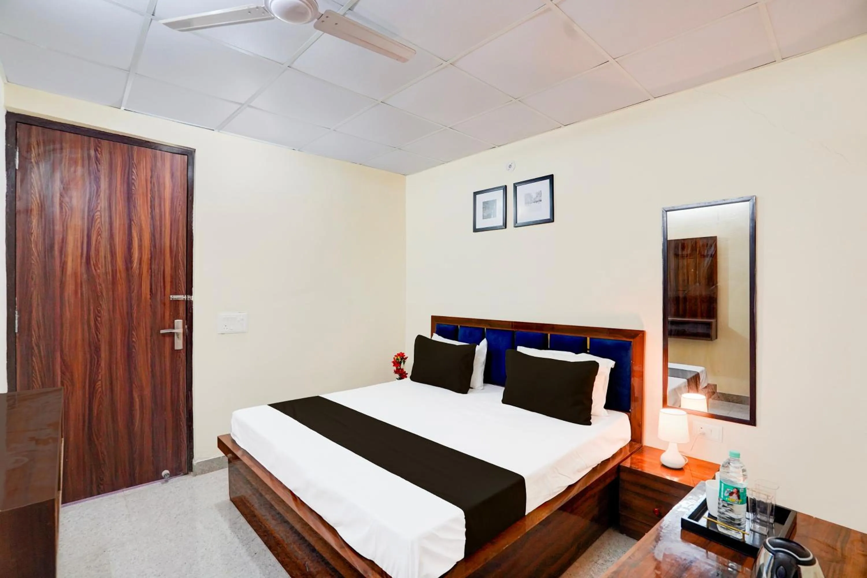 Bedroom, Bed in Hotel O Crystal Inn