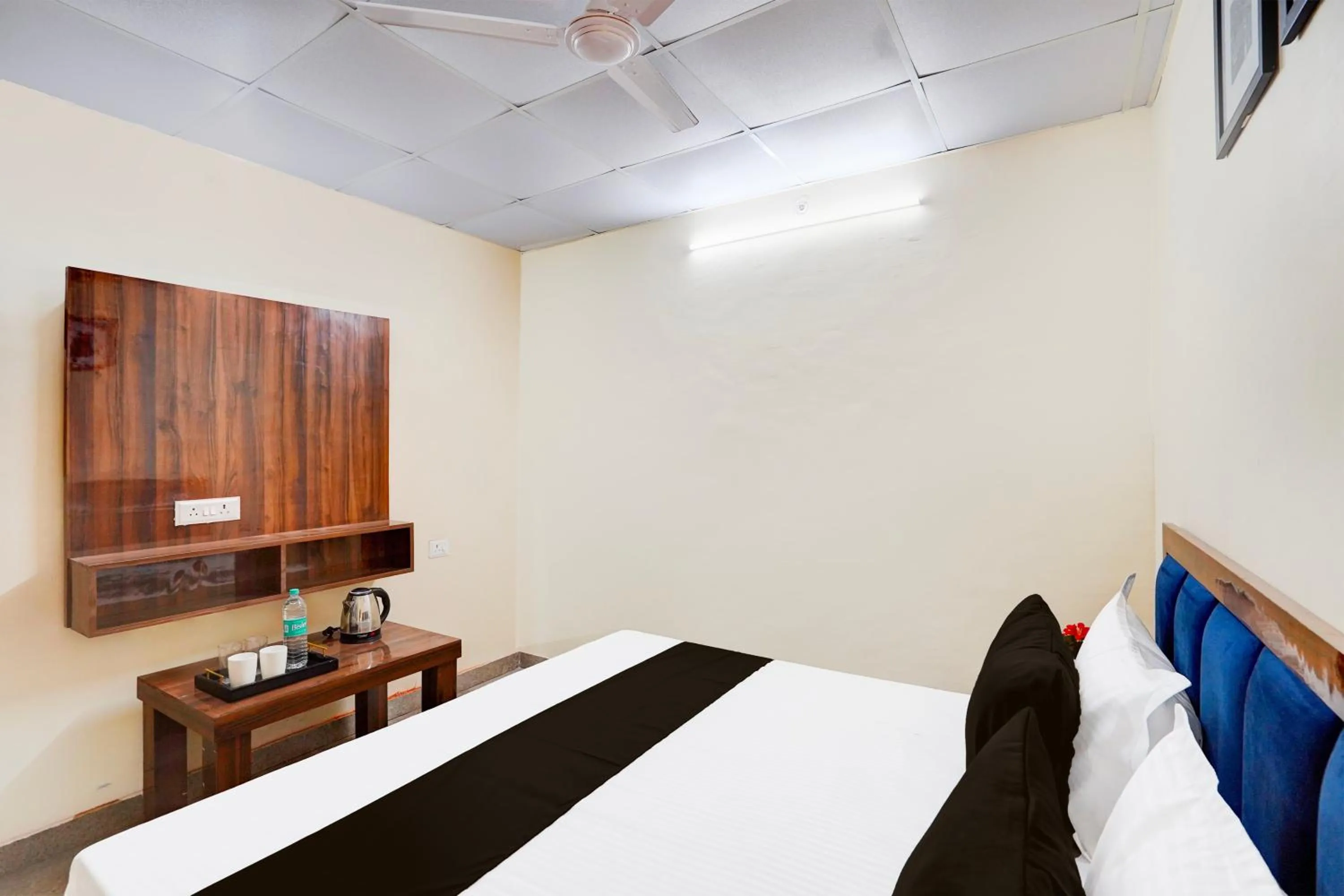 Bedroom, Bed in Hotel O Crystal Inn