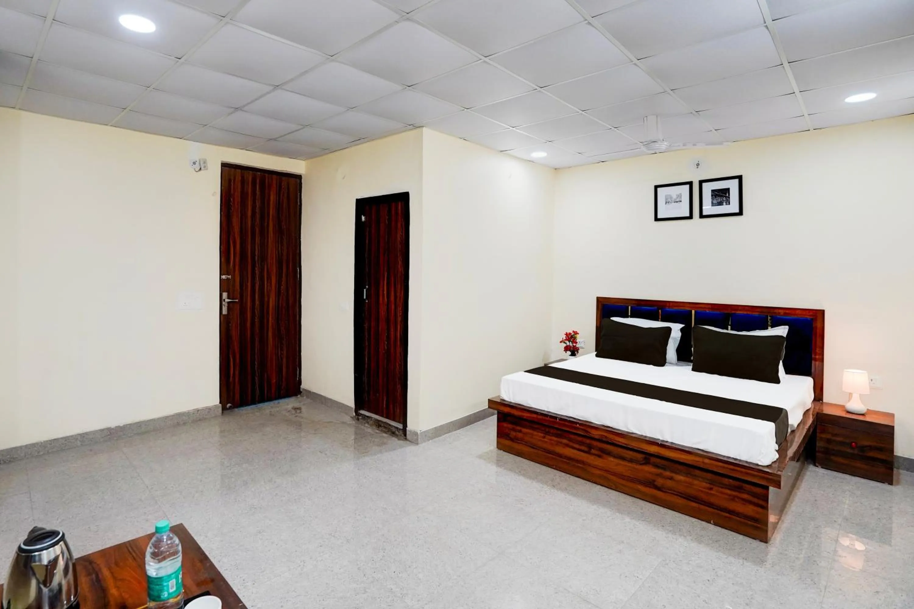 Bedroom, Bed in Hotel O Crystal Inn