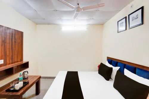 Bedroom in Hotel O Crystal Inn