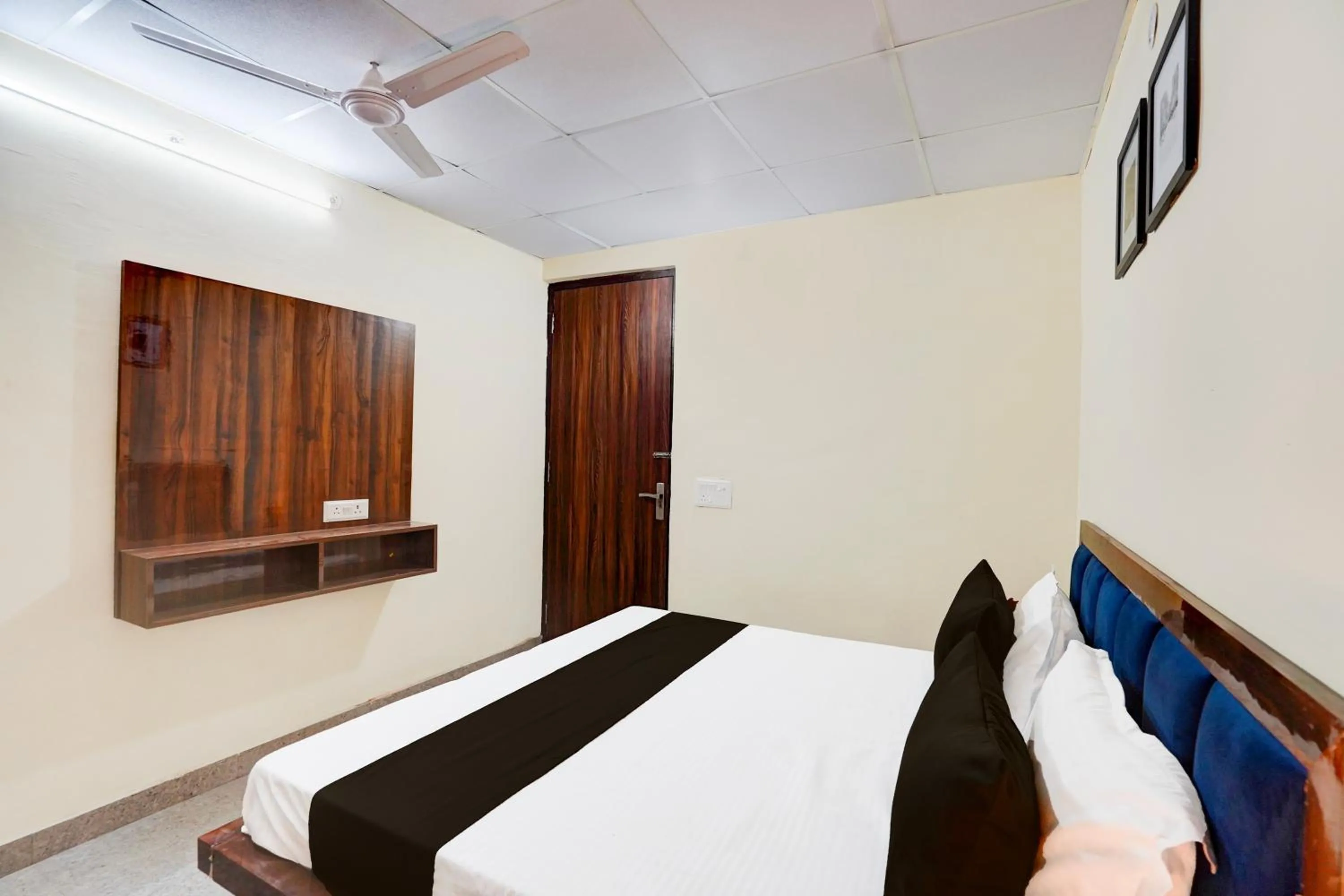 Bedroom in Hotel O Crystal Inn