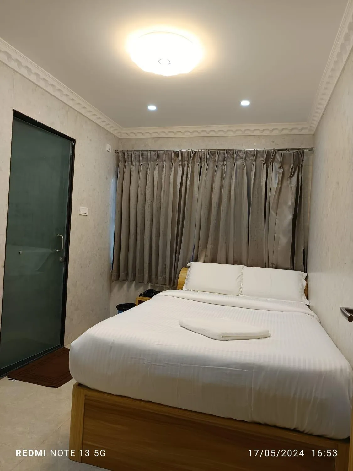 Bed in Arasan Residency