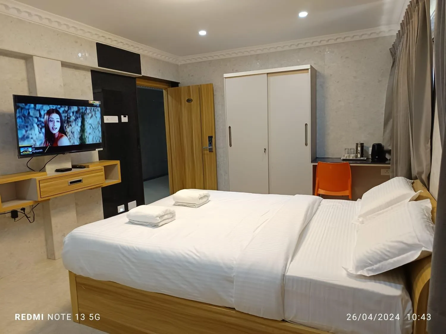 Bed in Arasan Residency