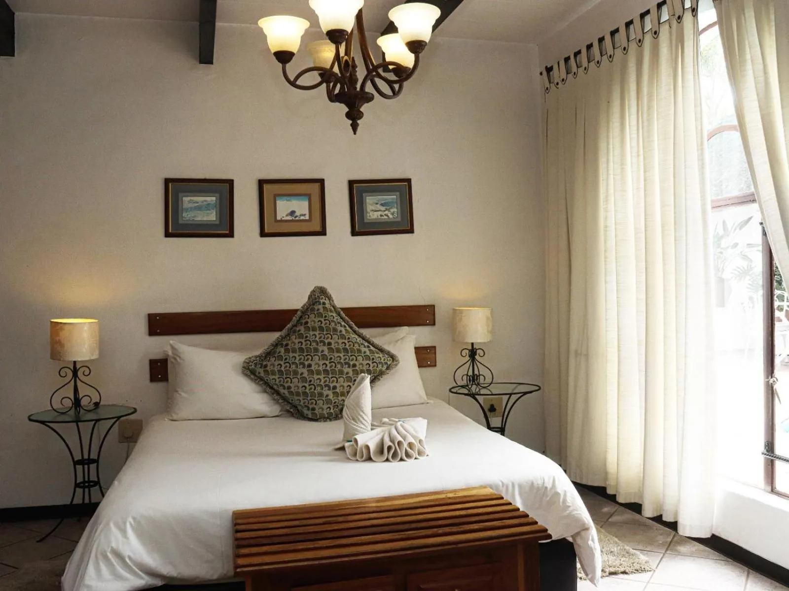 Bed in Casa Blanca Boutique Hotel Pension