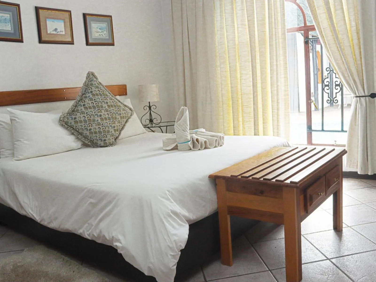 Bed in Casa Blanca Boutique Hotel Pension
