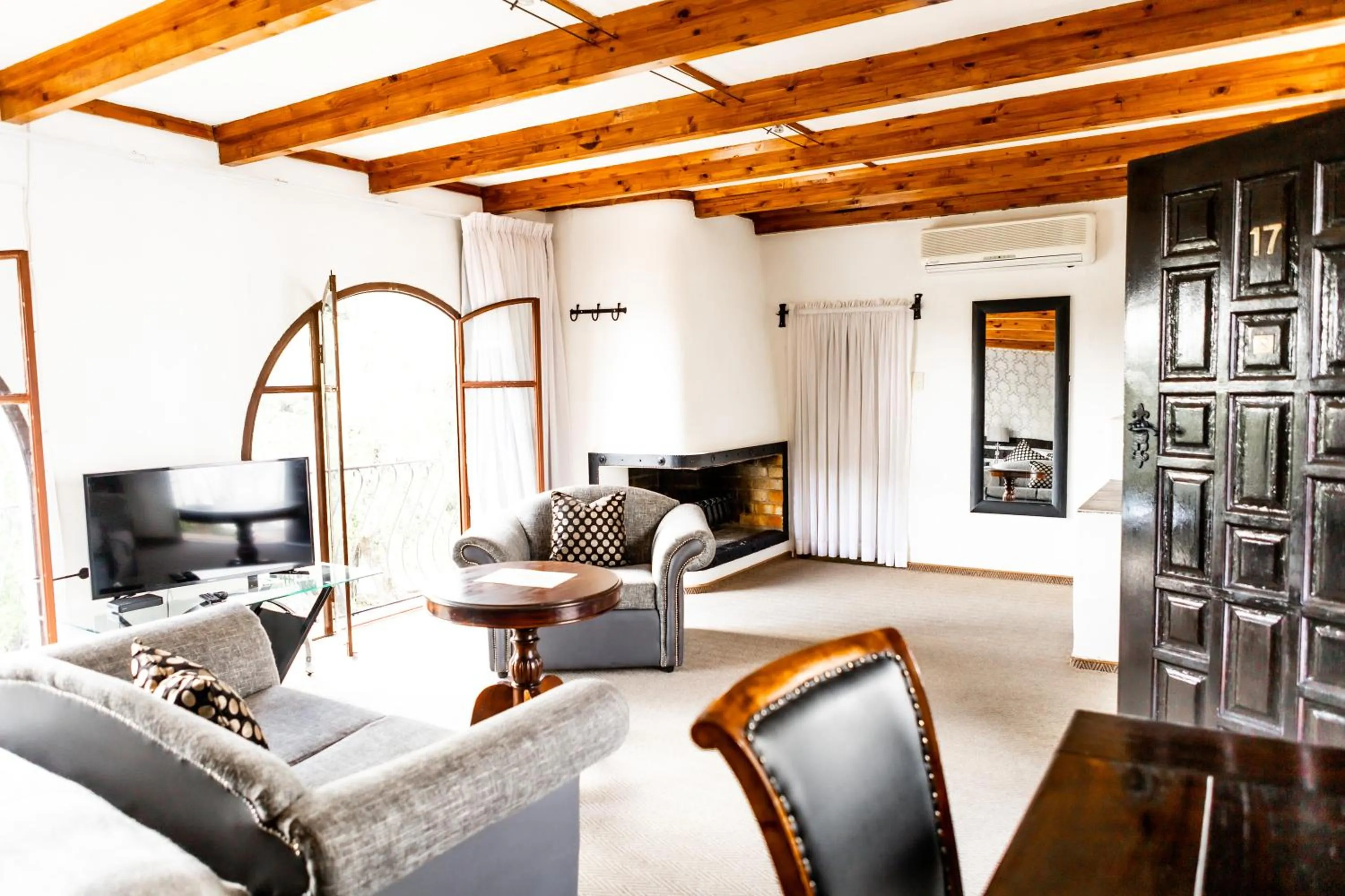 TV and multimedia in Casa Blanca Boutique Hotel Pension