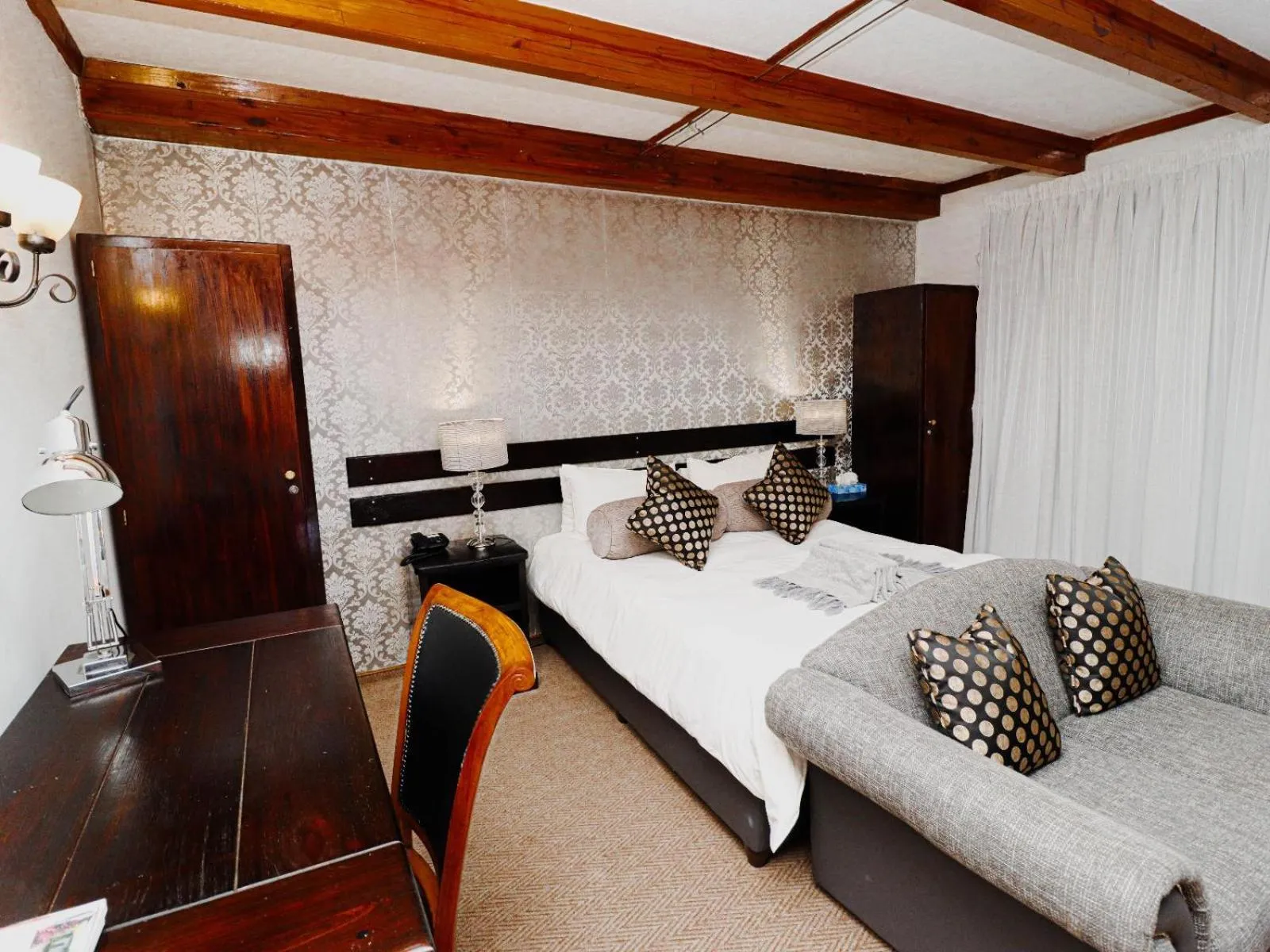 Bed in Casa Blanca Boutique Hotel Pension