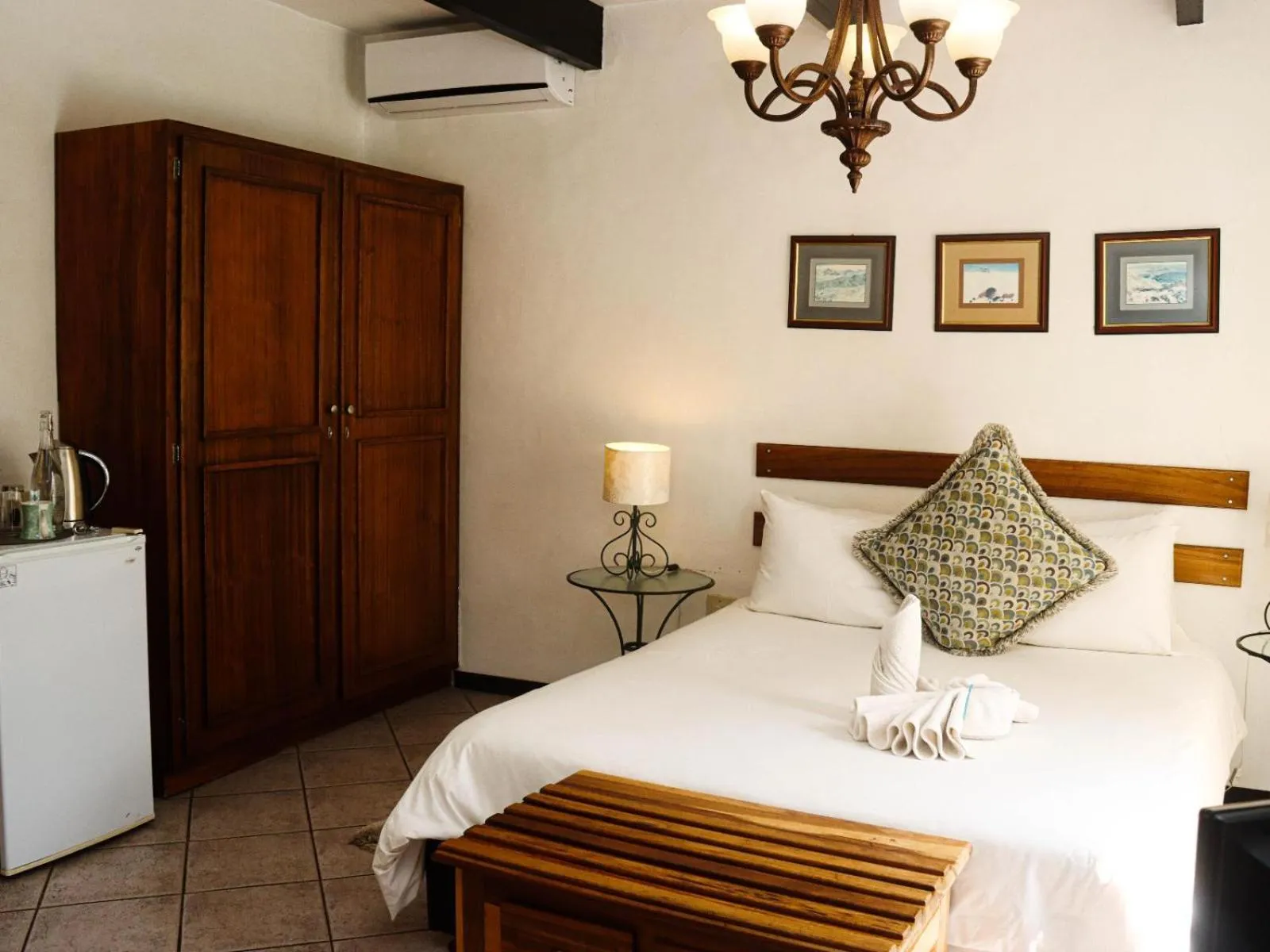 Bed in Casa Blanca Boutique Hotel Pension