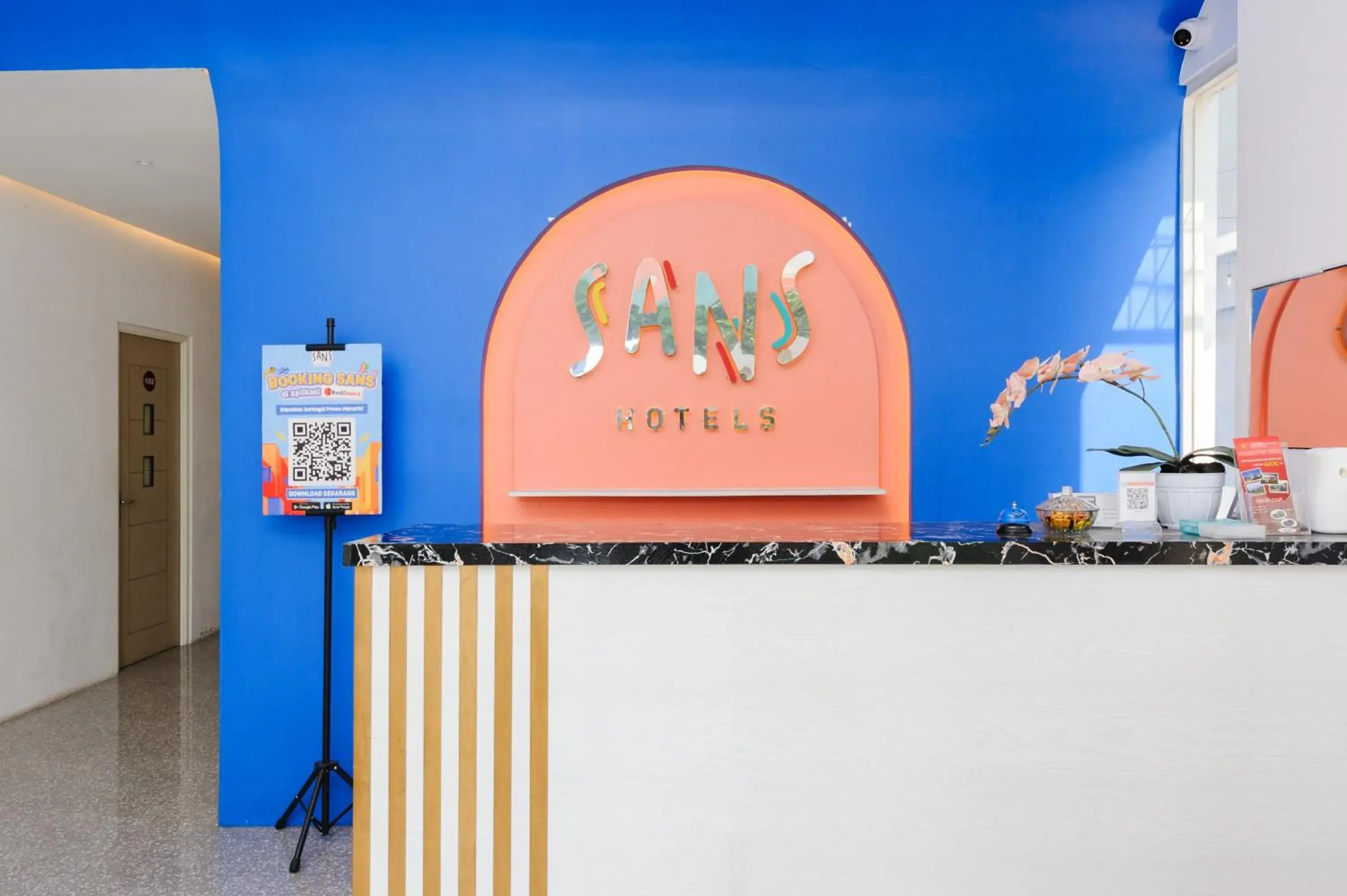 Lobby or reception in Sans Hotel La Vida Malang Lobby or reception in Sans Hotel La Vida Malang