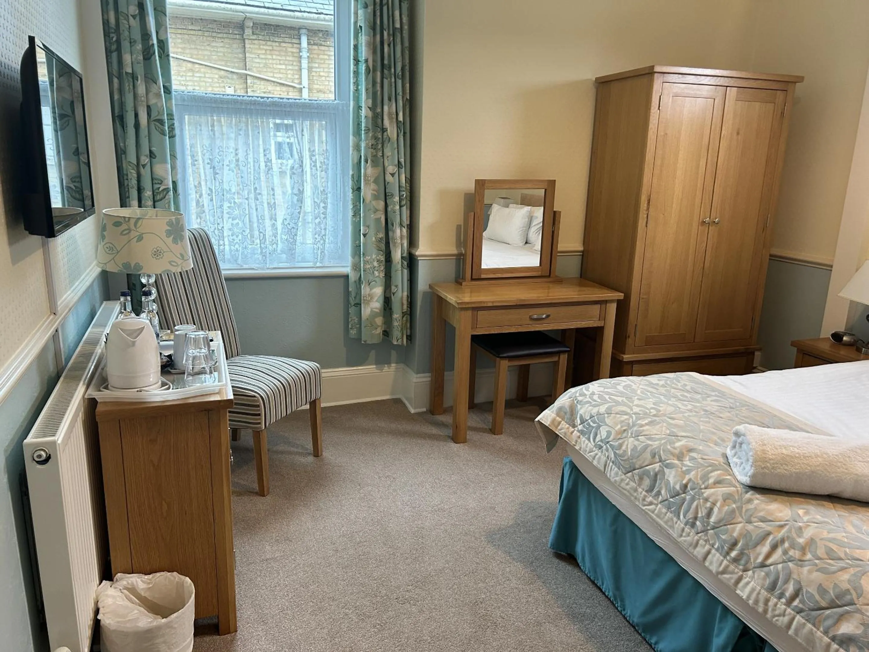 Harbour Lights Guest House Room Only