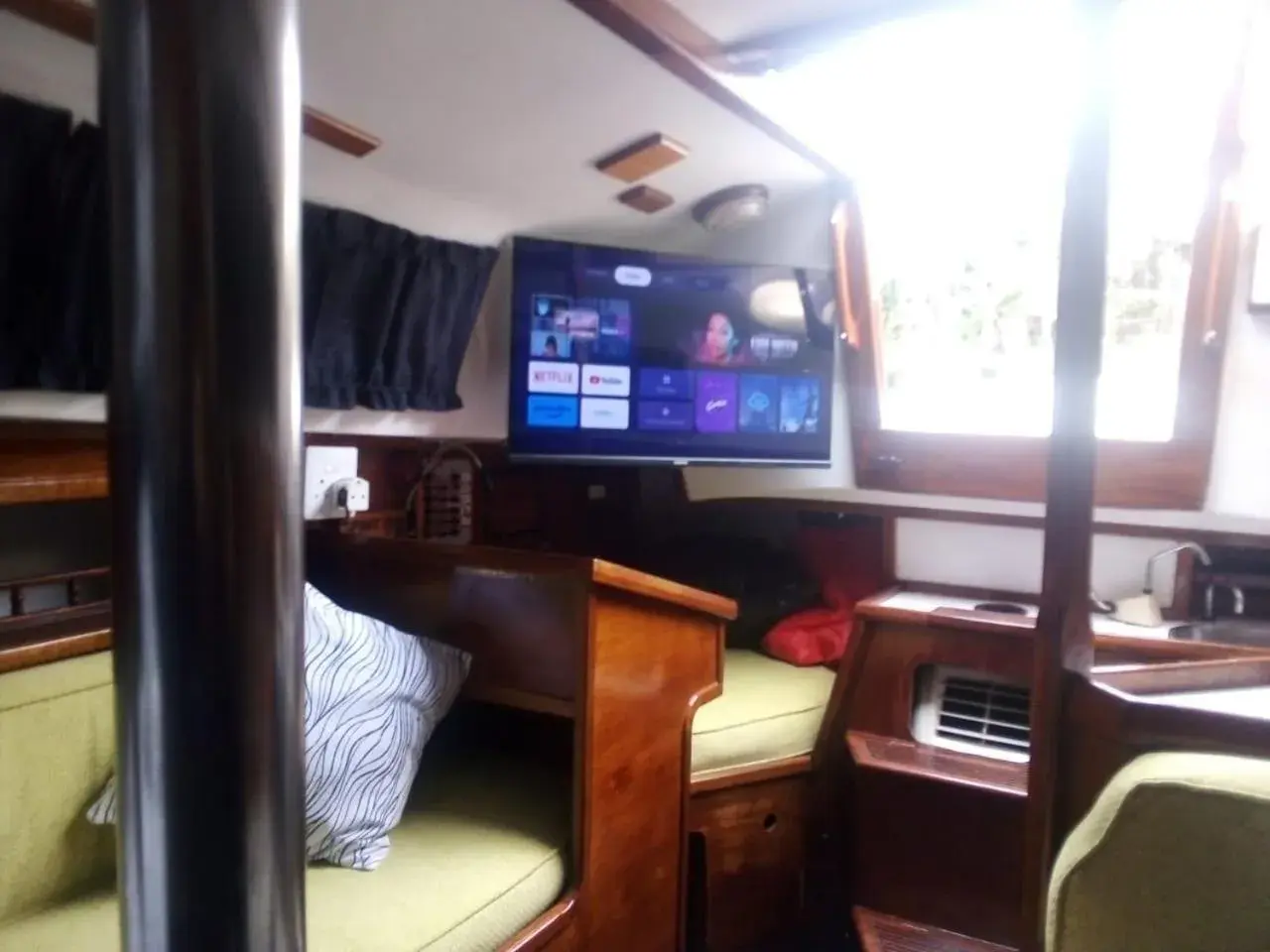 Cest La Vie - Yacht/Boat in Ascot Bush Lodge Cest La Vie - Yacht/Boat in Ascot Bush Lodge