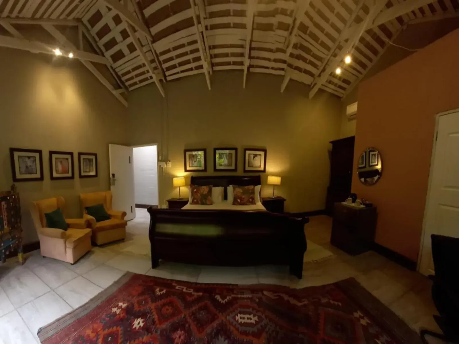 Garden Court Premier Shower in Ascot Bush Lodge Garden Court Premier Shower in Ascot Bush Lodge