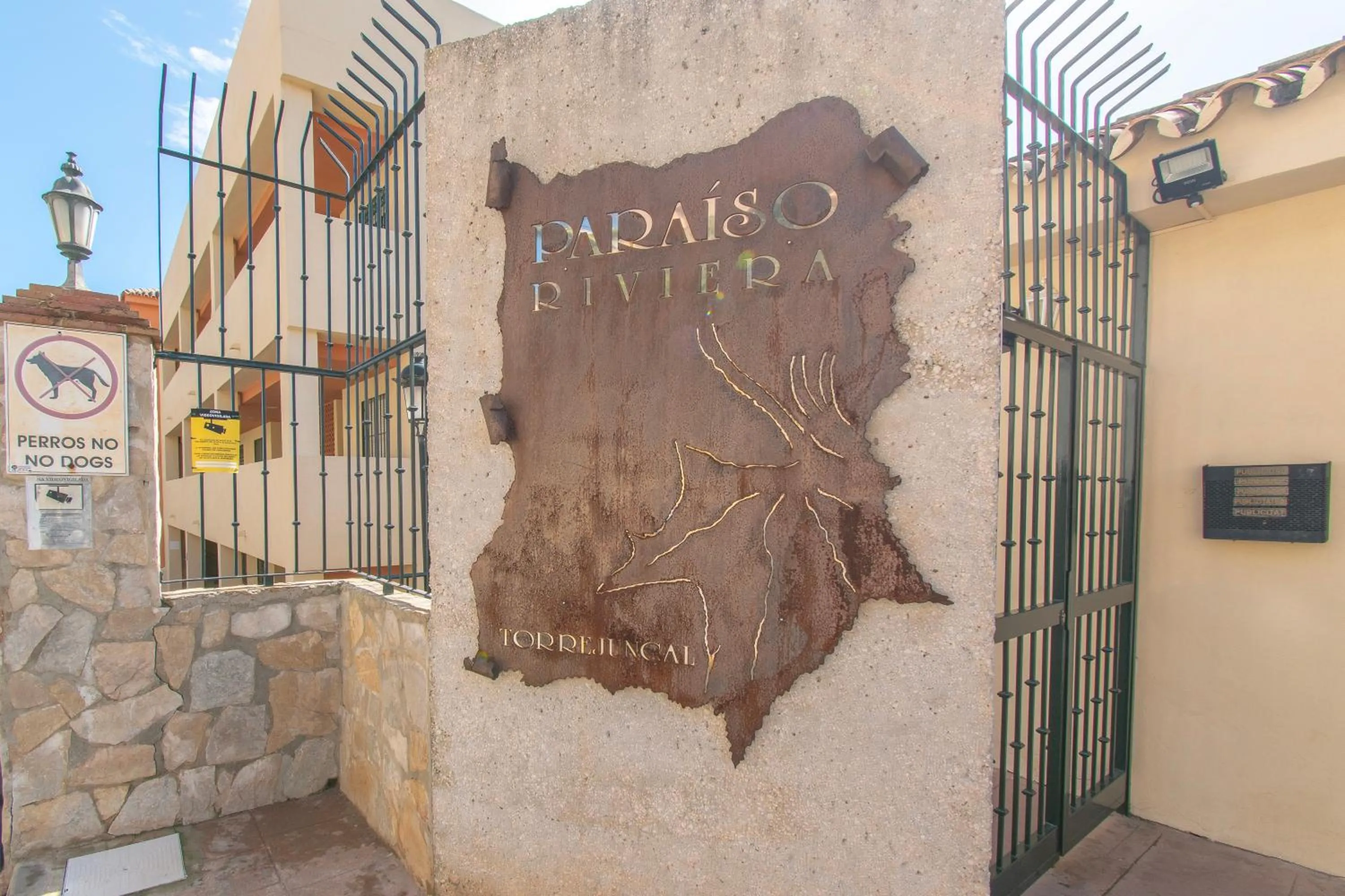 Facade/entrance in Paraiso De Riviera - Happy Rentals