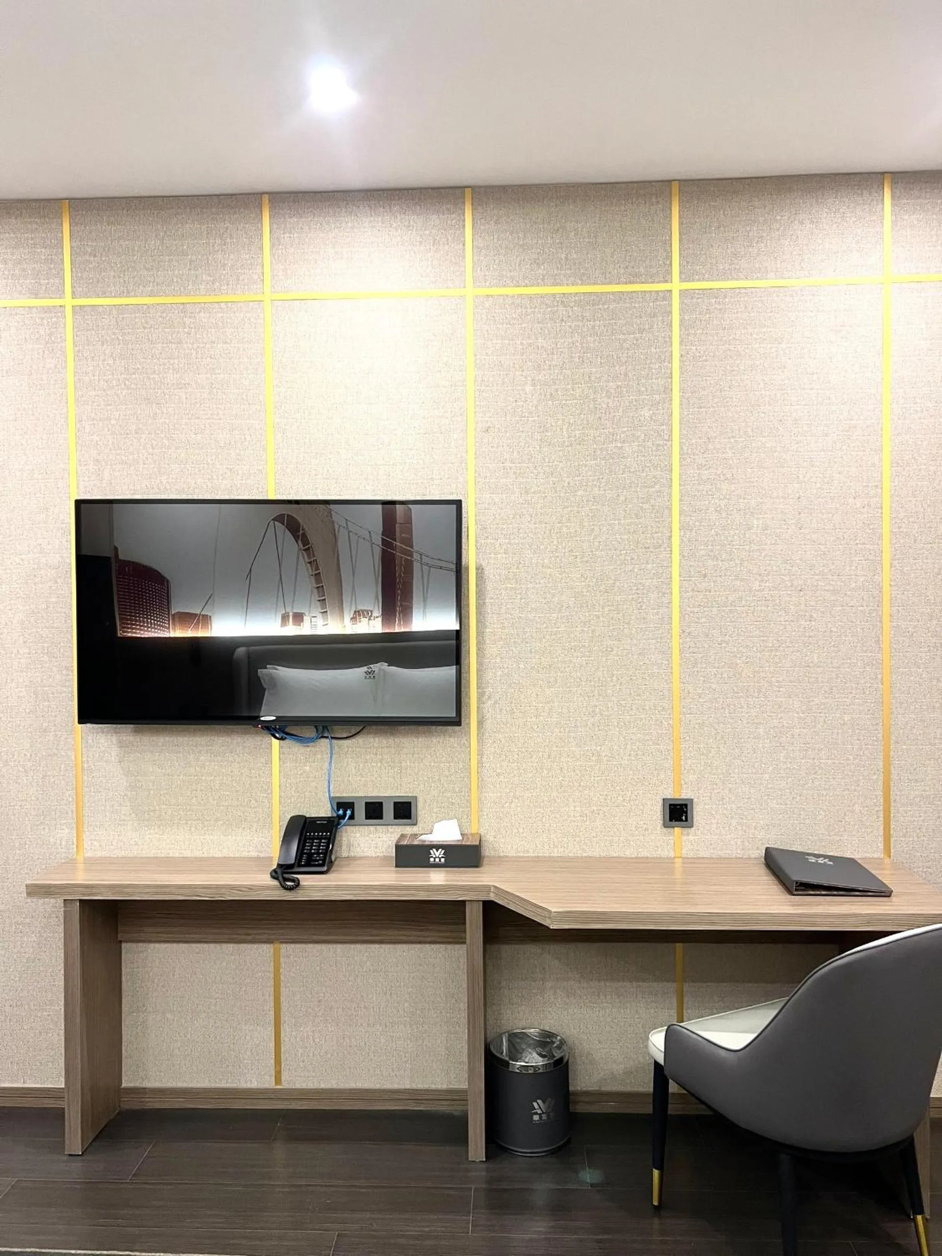 TV and multimedia in Wah Fu Hotel