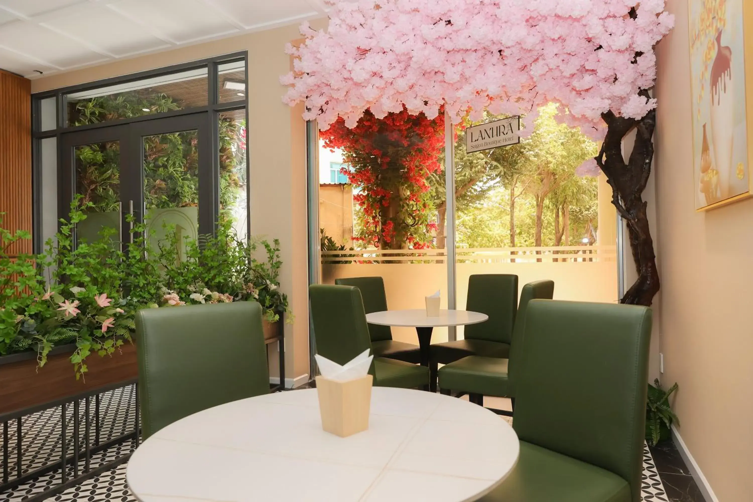 Seating area in Lanura Saigon Boutique Hotel Seating area in Lanura Saigon Boutique Hotel