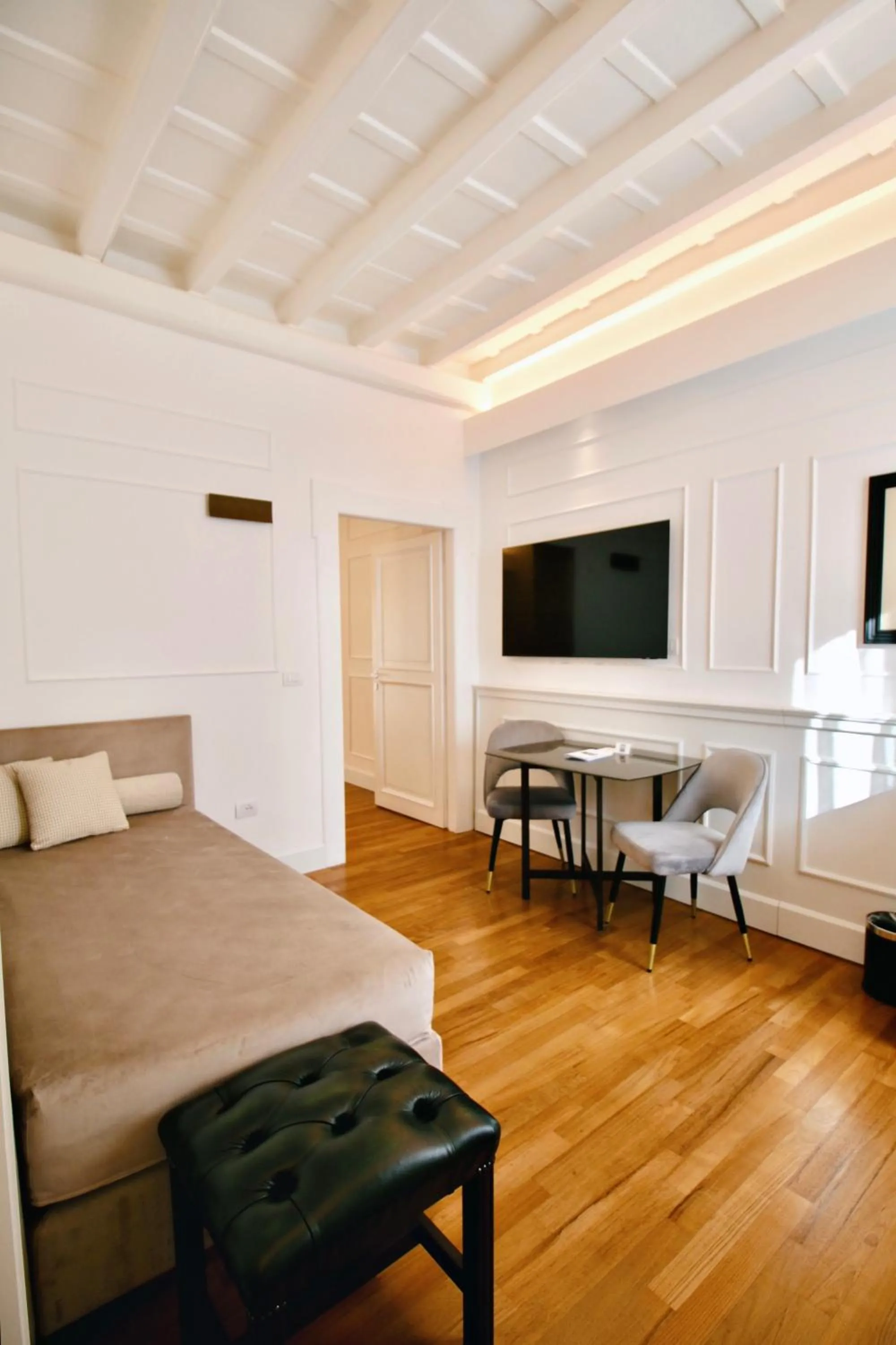 Living room, Bed in Palazzo Goldoni Condotti Collection