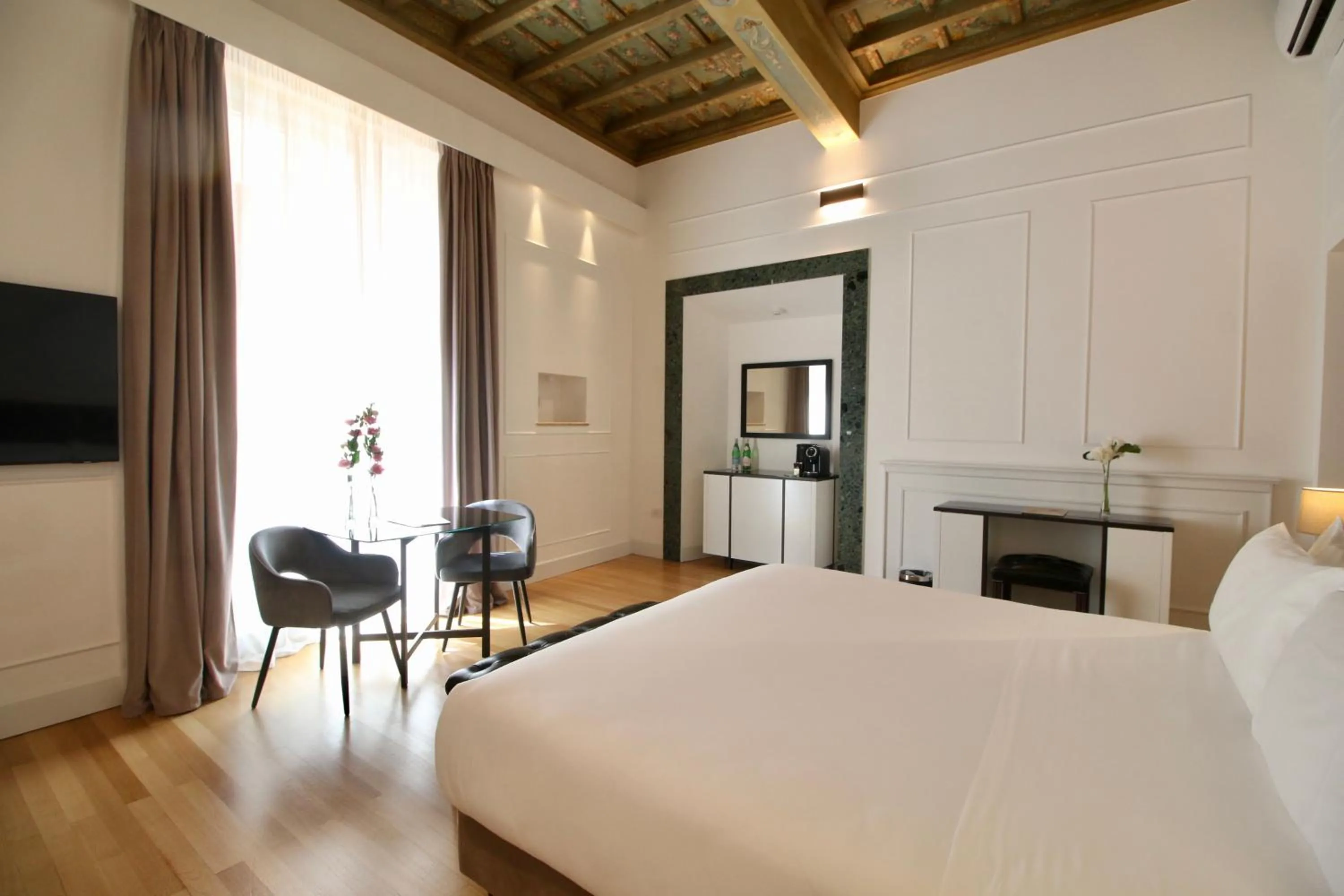 Bedroom, Bed in Palazzo Goldoni Condotti Collection