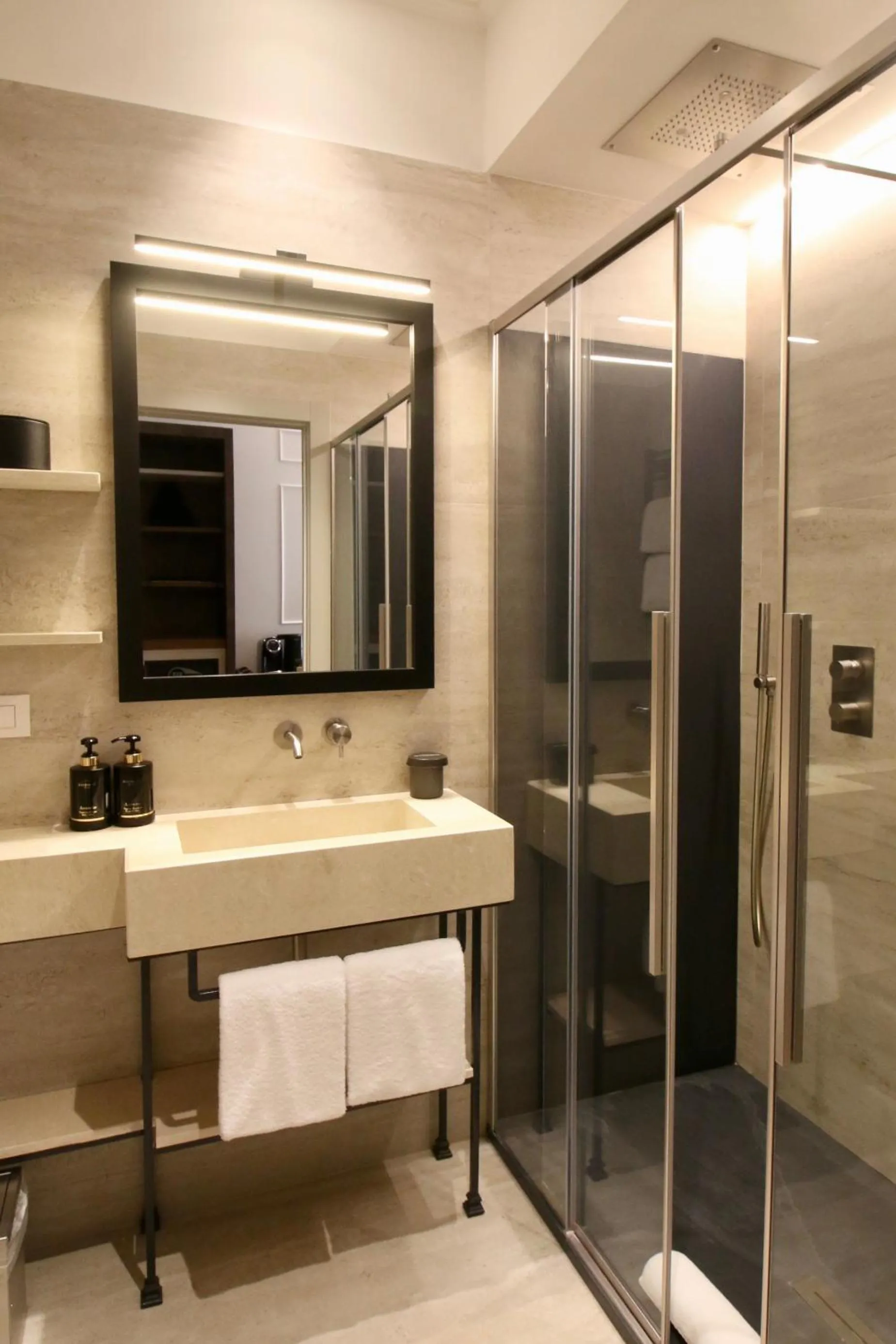 Bathroom in Palazzo Goldoni Condotti Collection