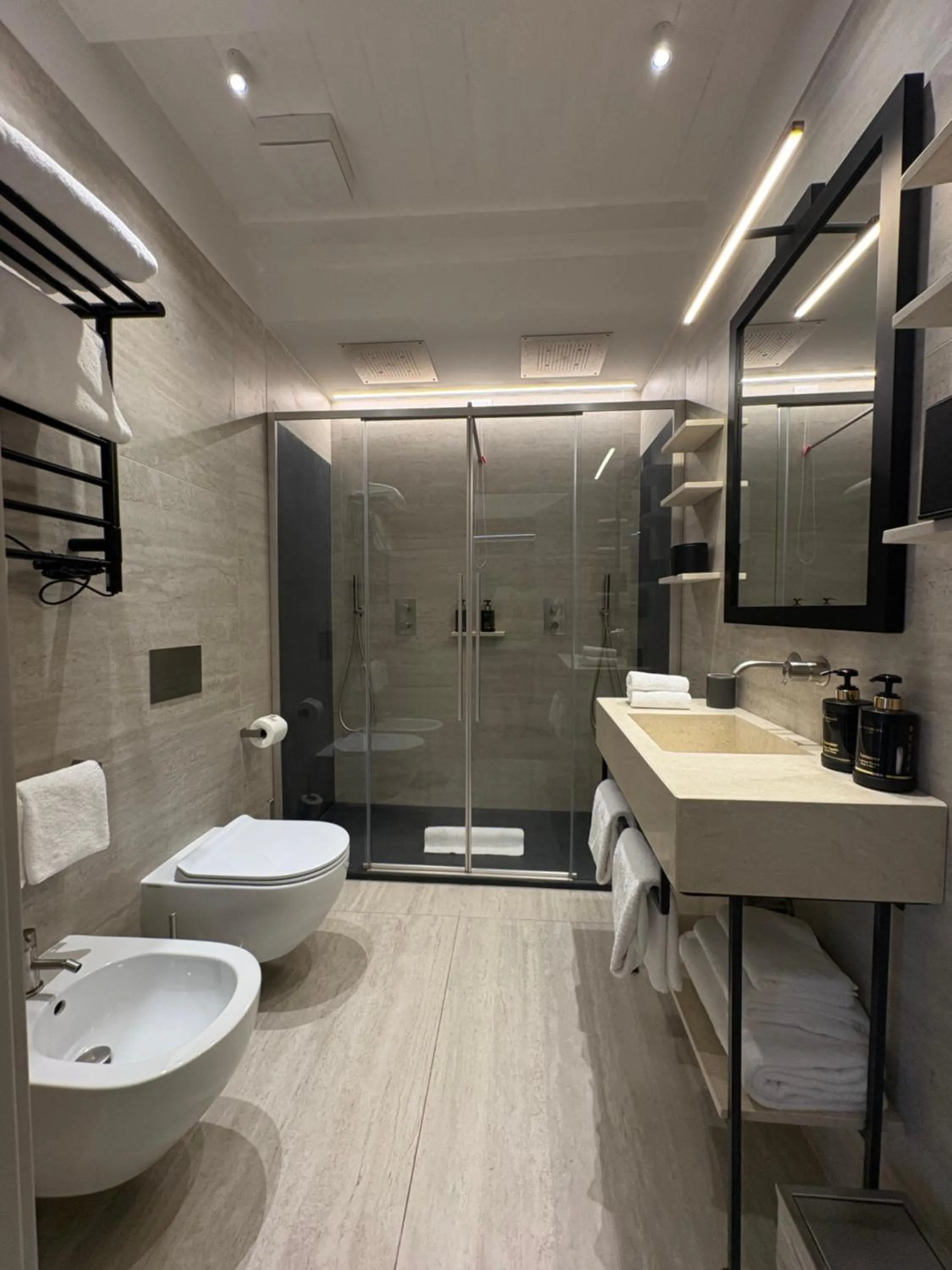 Shower in Palazzo Goldoni Condotti Collection