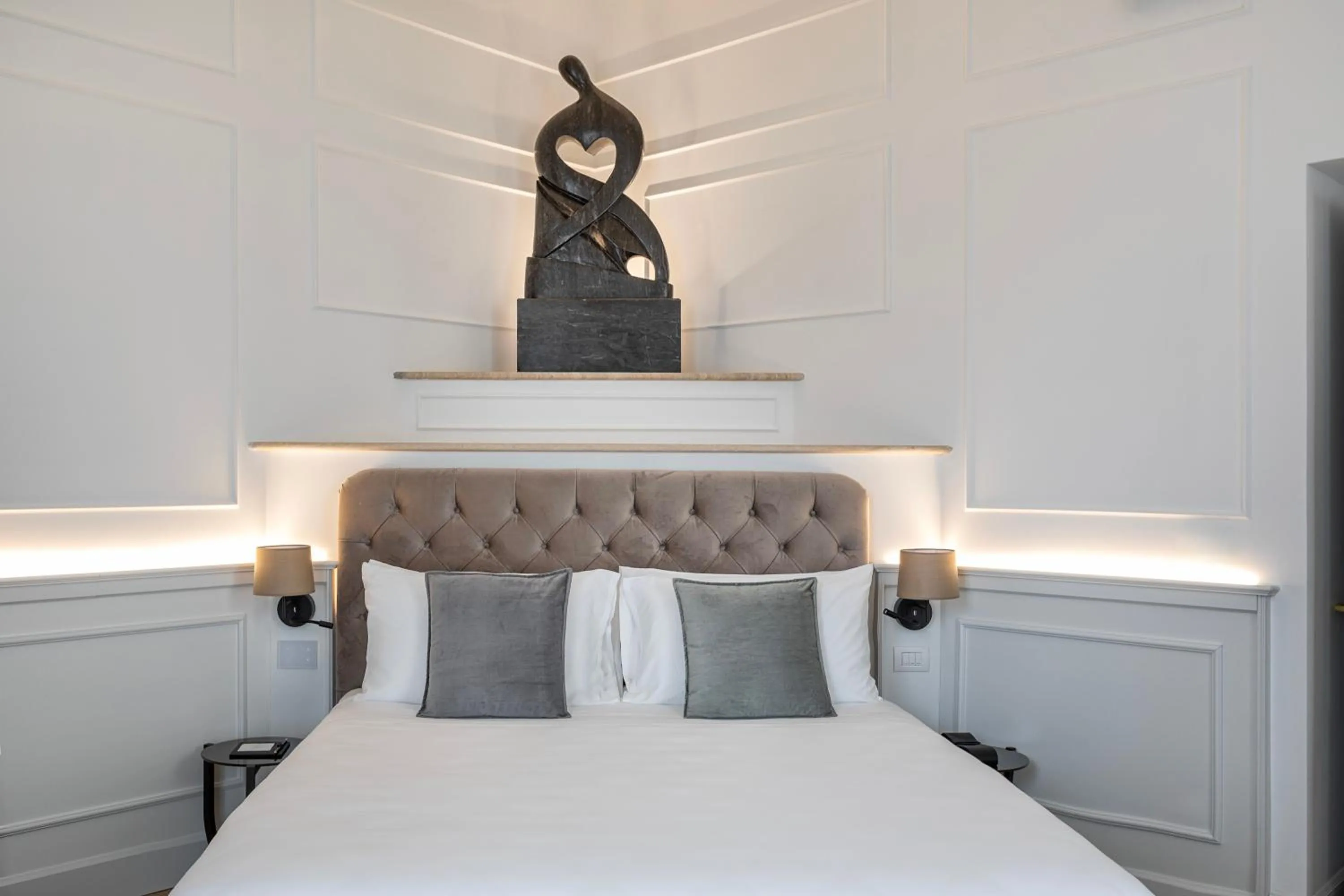Bed in Palazzo Goldoni Condotti Collection