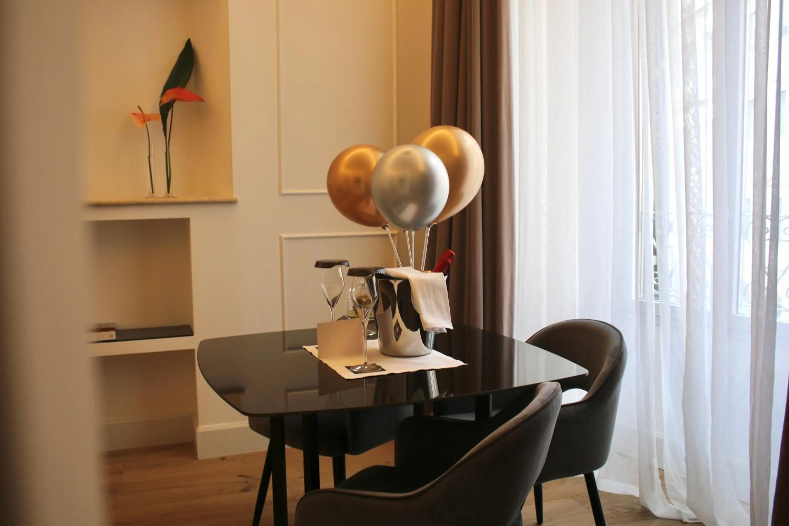 room service in Palazzo Goldoni Condotti Collection