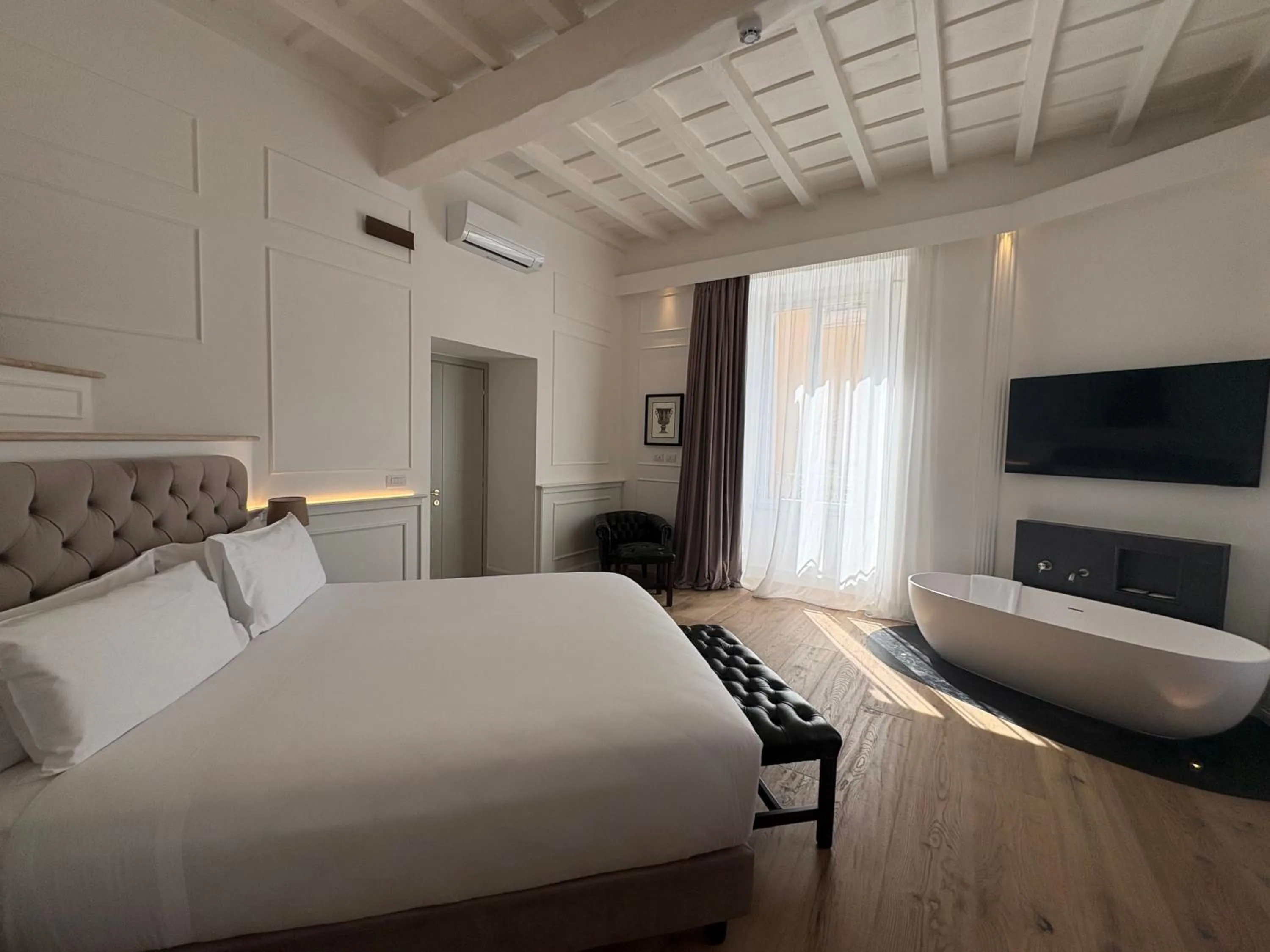 Photo of the whole room, Bed in Palazzo Goldoni Condotti Collection