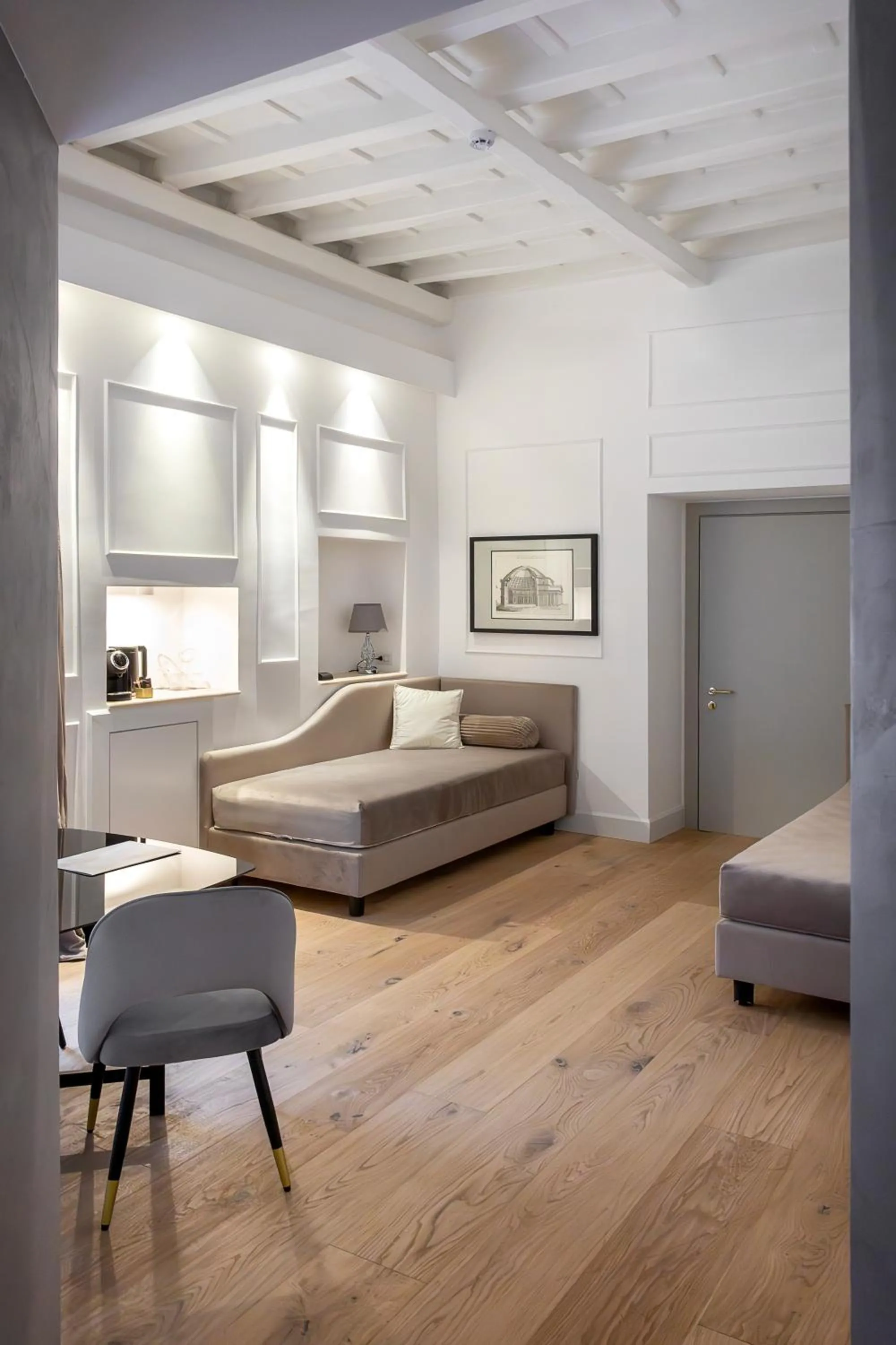 Living room, Bed in Palazzo Goldoni Condotti Collection