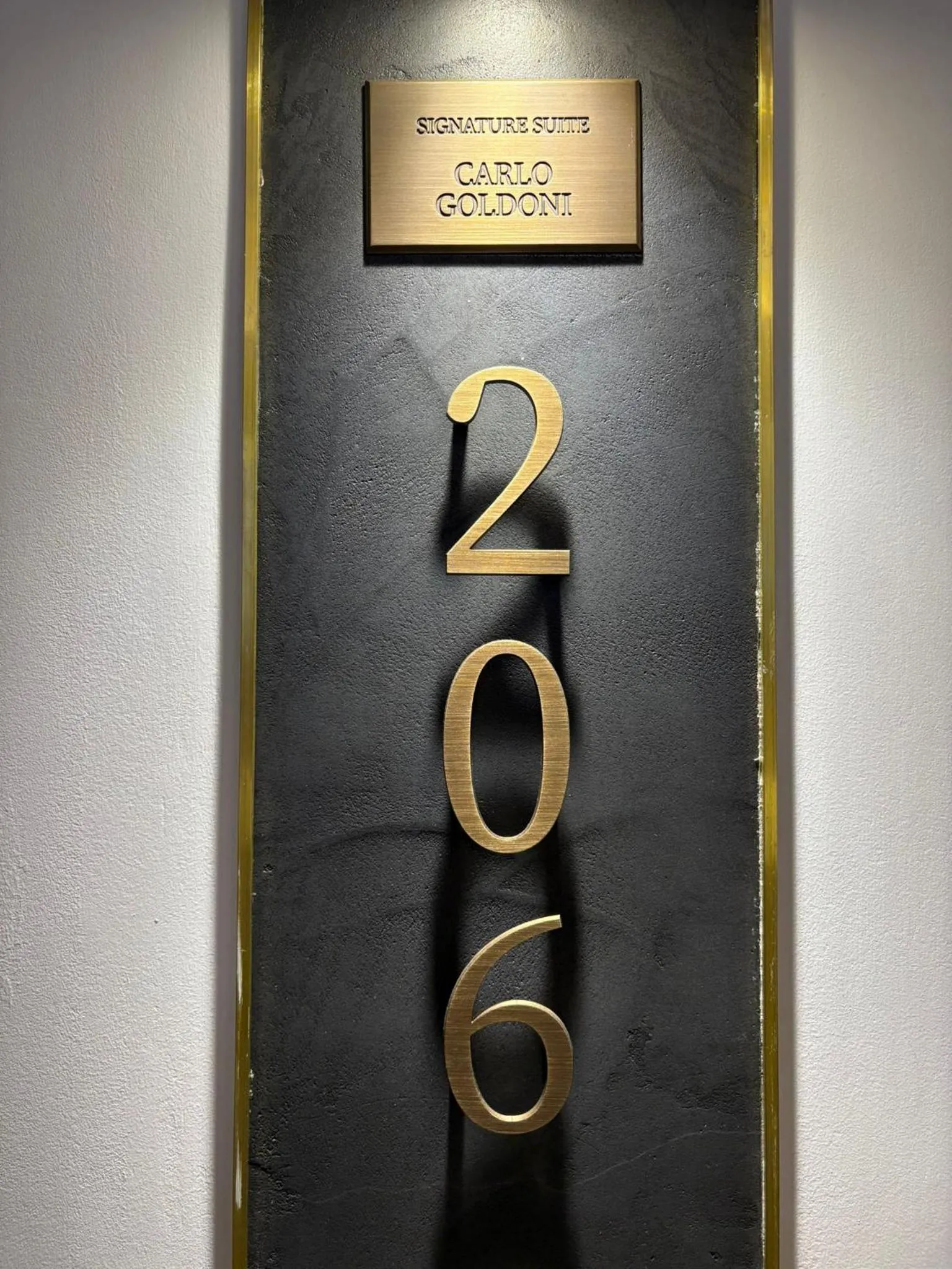 Logo/Certificate/Sign in Palazzo Goldoni Condotti Collection