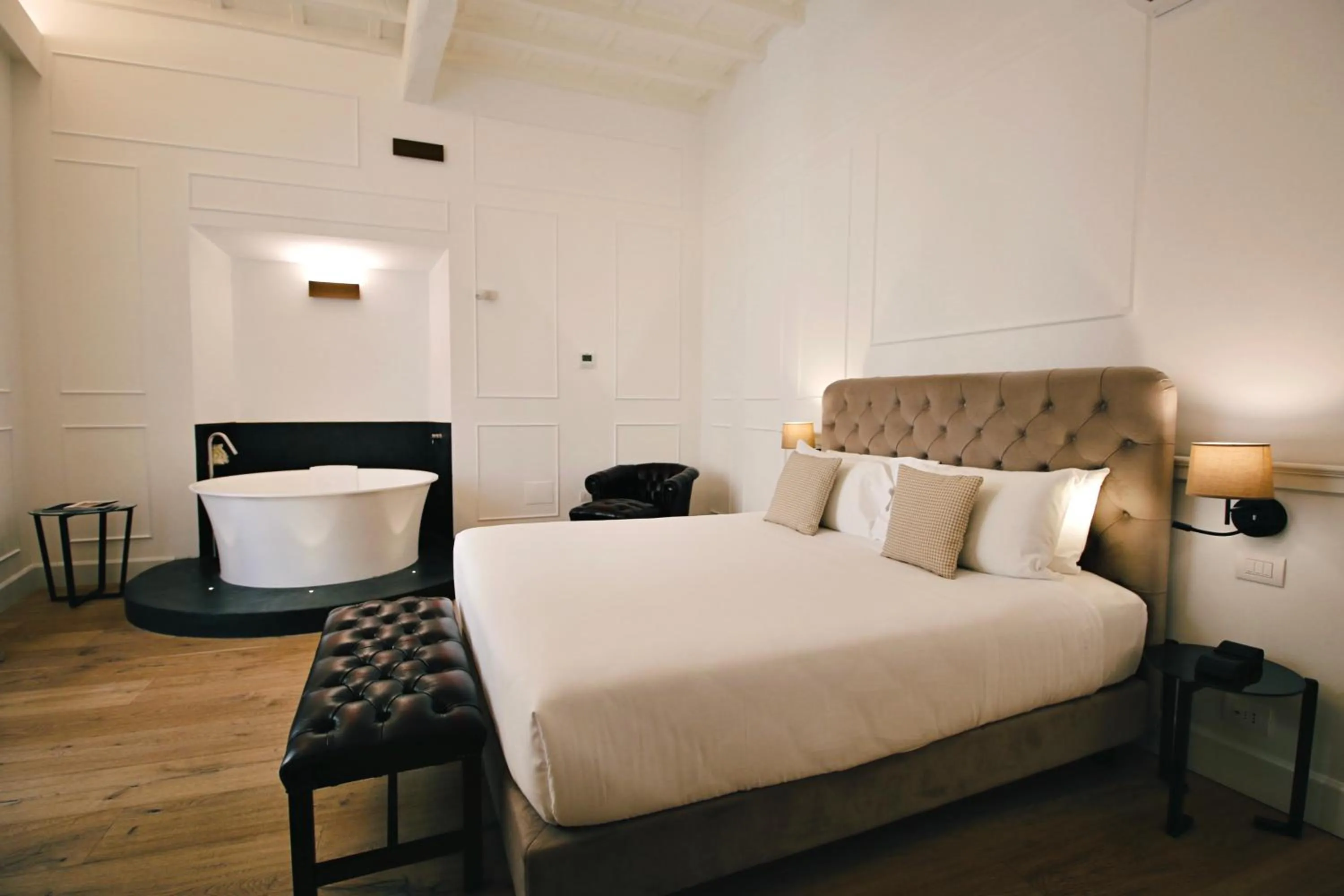 Bedroom, Bed in Palazzo Goldoni Condotti Collection