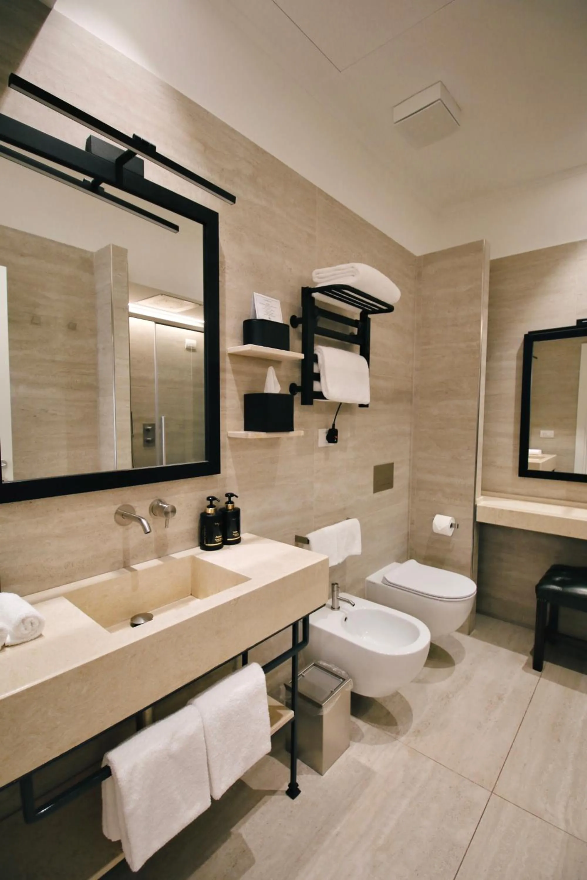 Bathroom in Palazzo Goldoni Condotti Collection