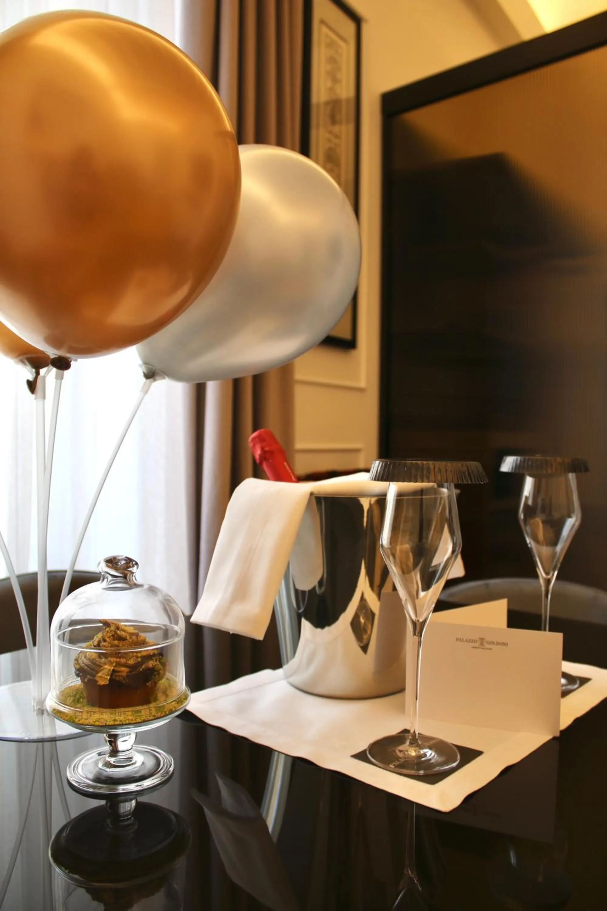 room service in Palazzo Goldoni Condotti Collection