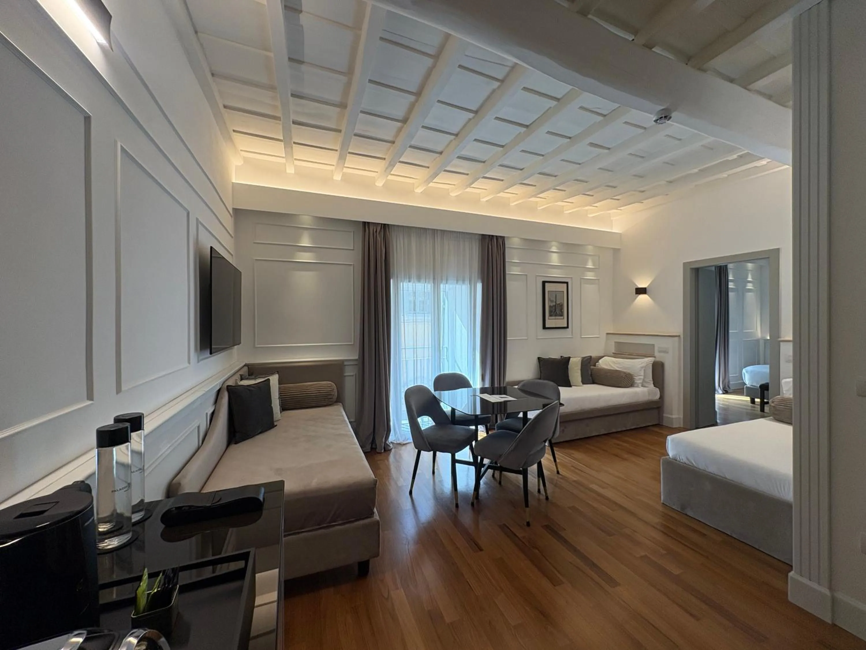 Living room, Bed in Palazzo Goldoni Condotti Collection