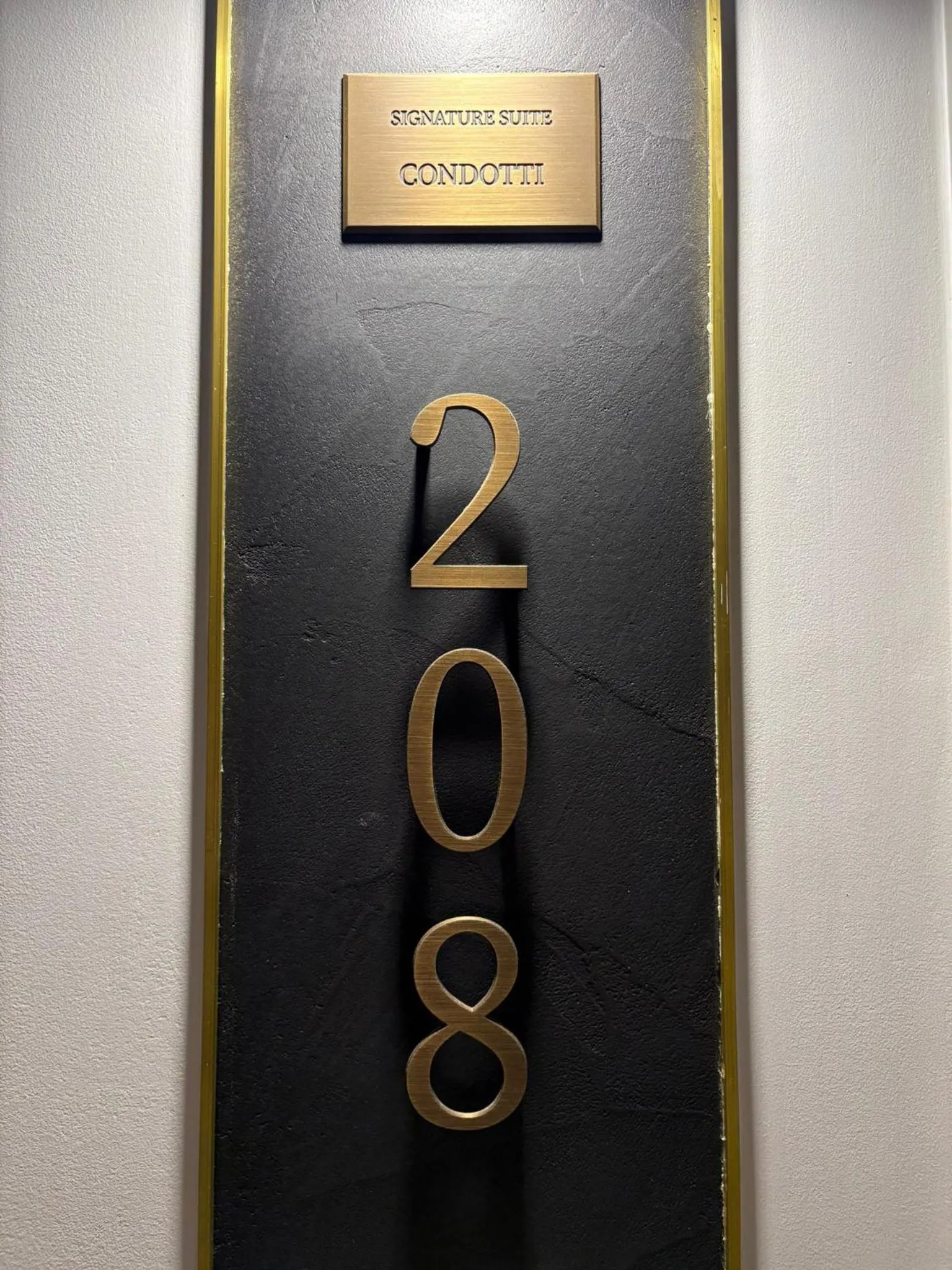 Logo/Certificate/Sign in Palazzo Goldoni Condotti Collection