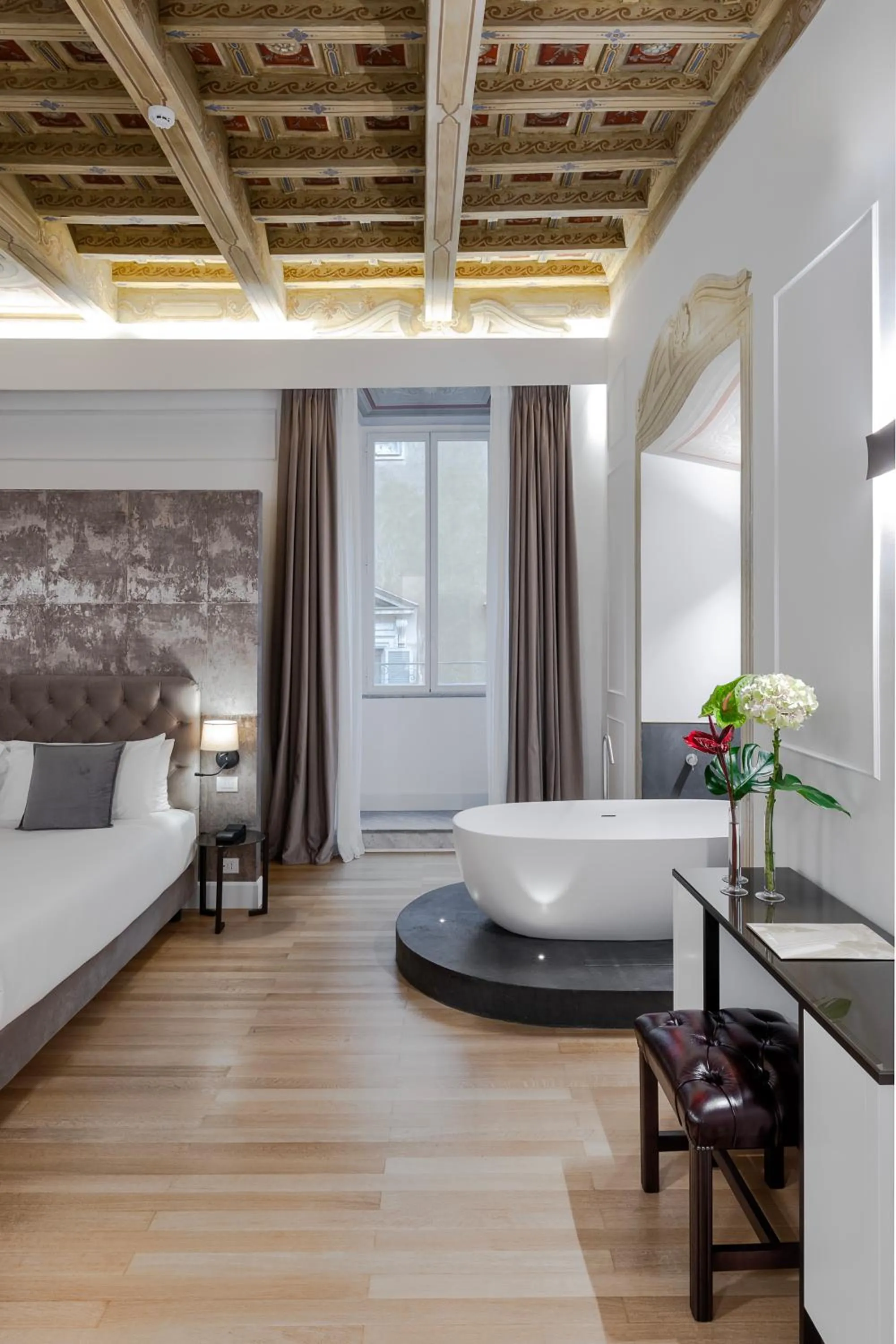 Bed in Palazzo Goldoni Condotti Collection