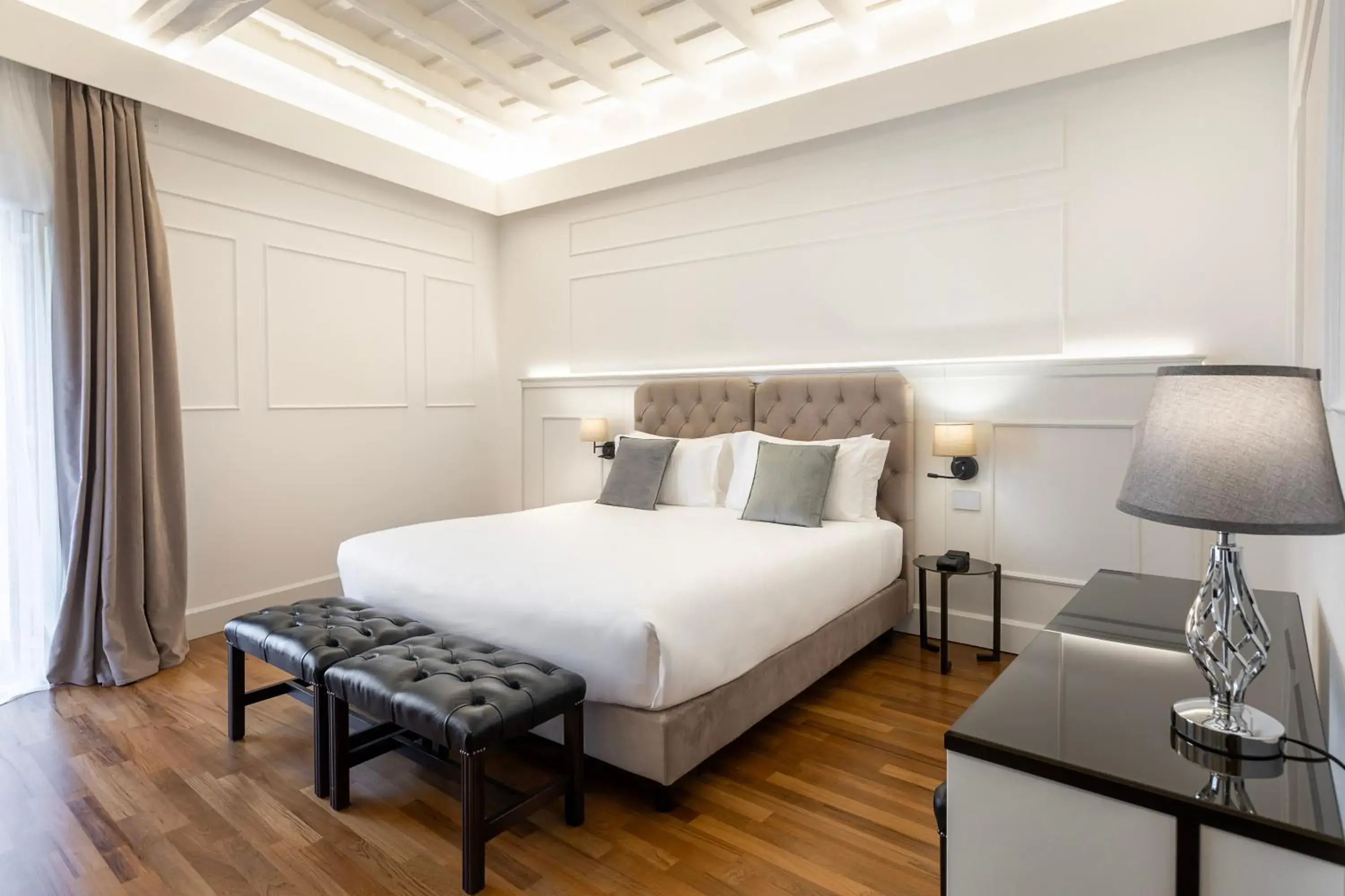 Splendid Double Room in Palazzo Goldoni Condotti Collection Splendid Double Room in Palazzo Goldoni Condotti Collection