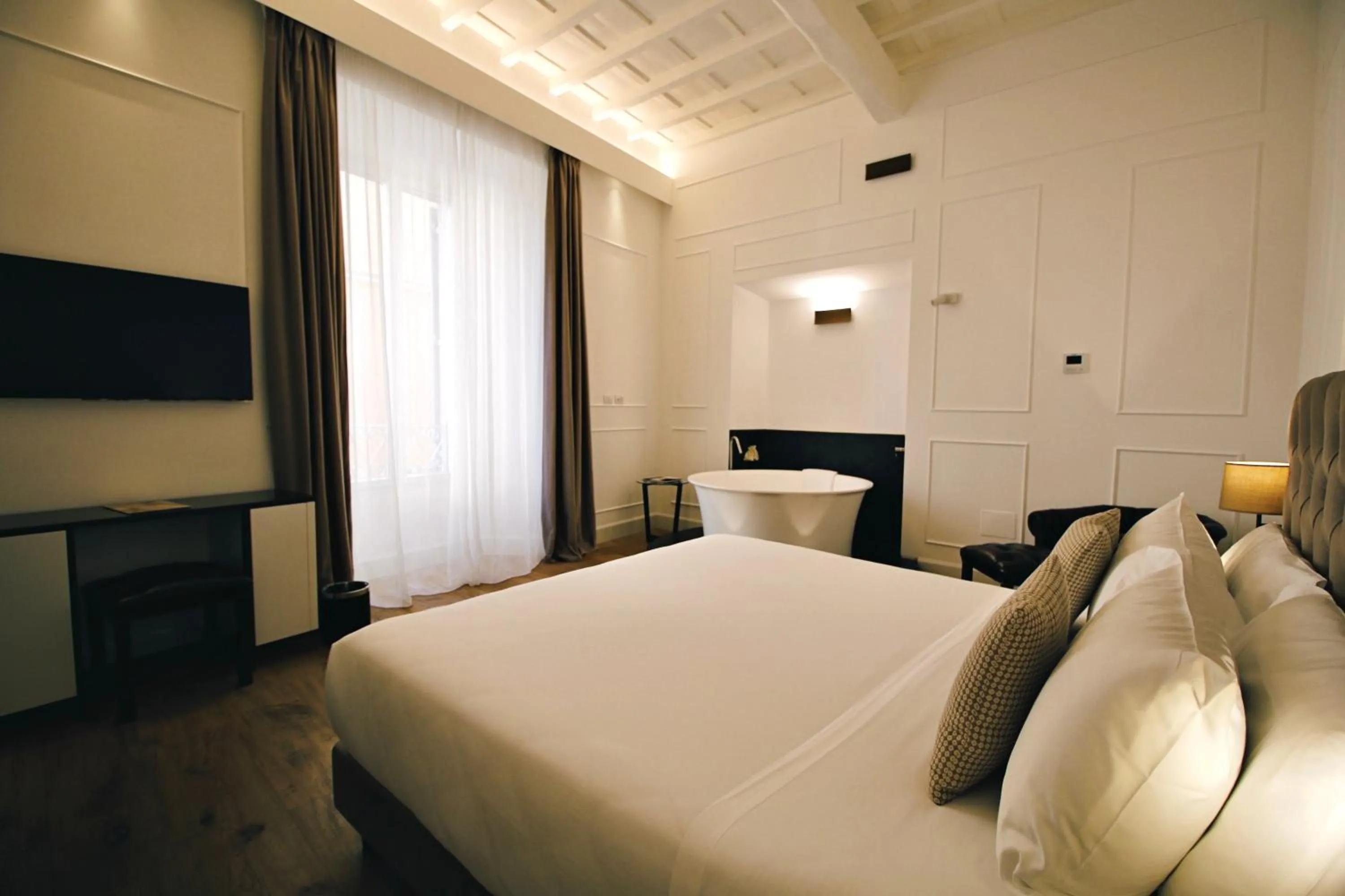 Bedroom, Bed in Palazzo Goldoni Condotti Collection