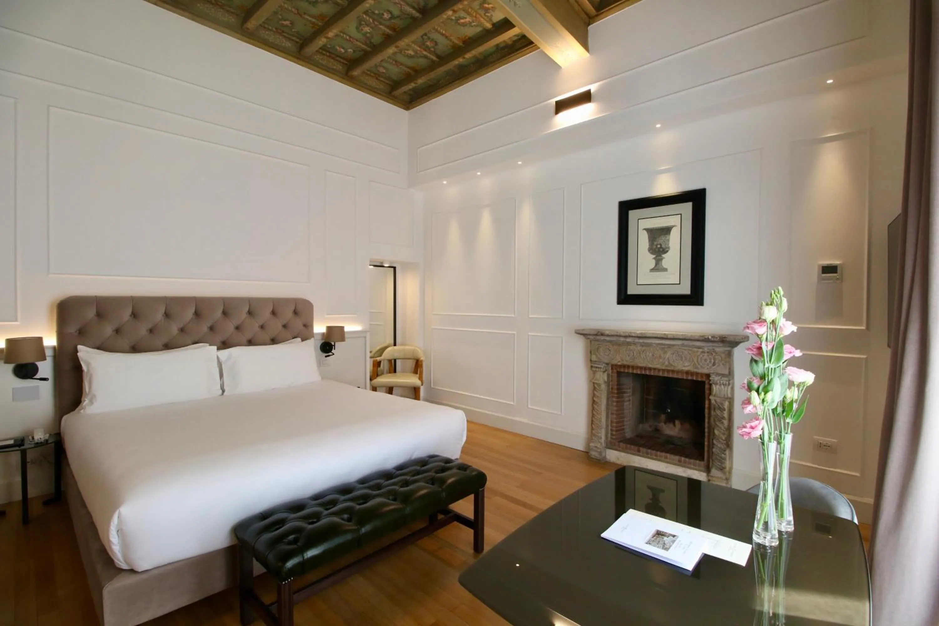 Bedroom, Bed in Palazzo Goldoni Condotti Collection