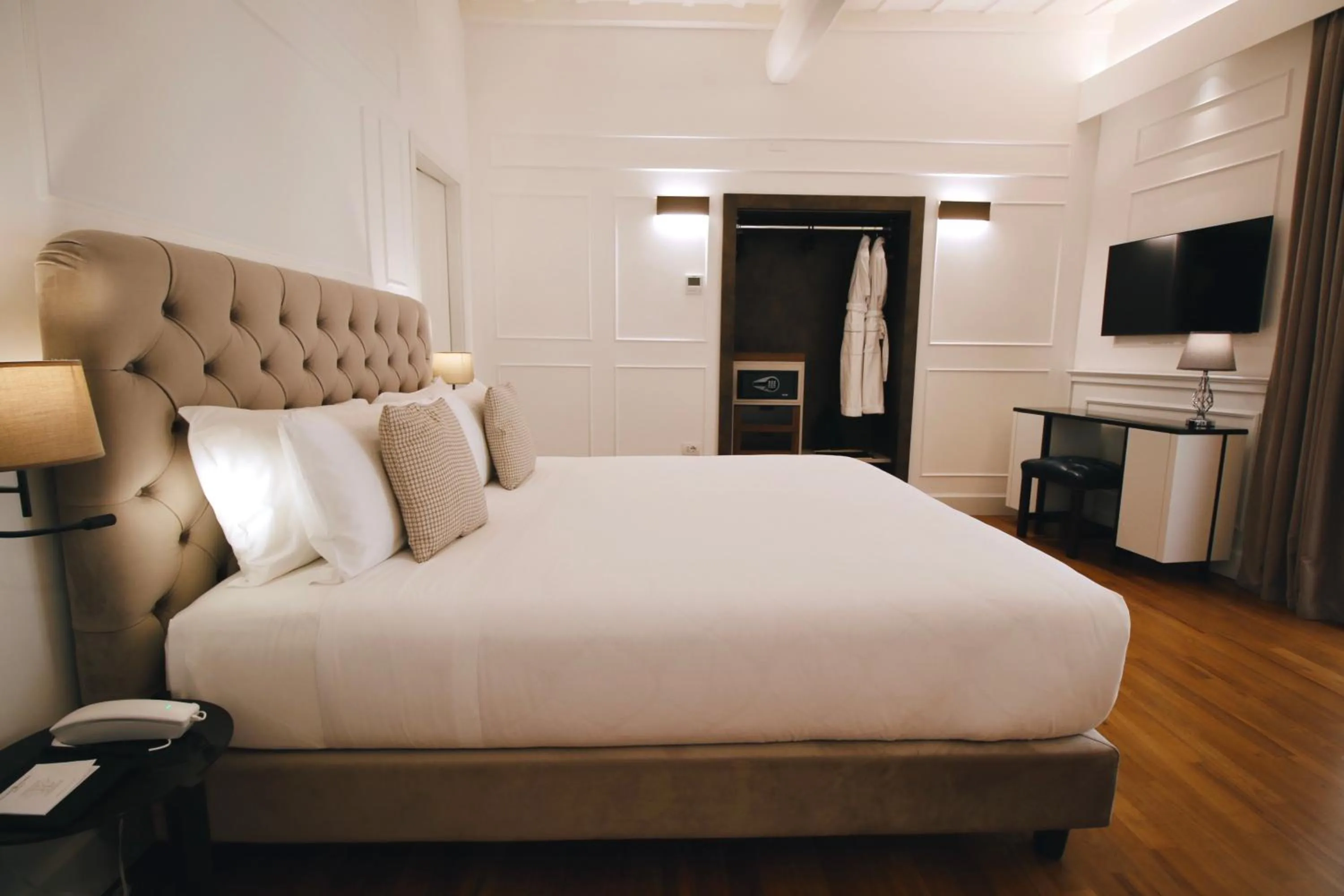 Bedroom, Bed in Palazzo Goldoni Condotti Collection