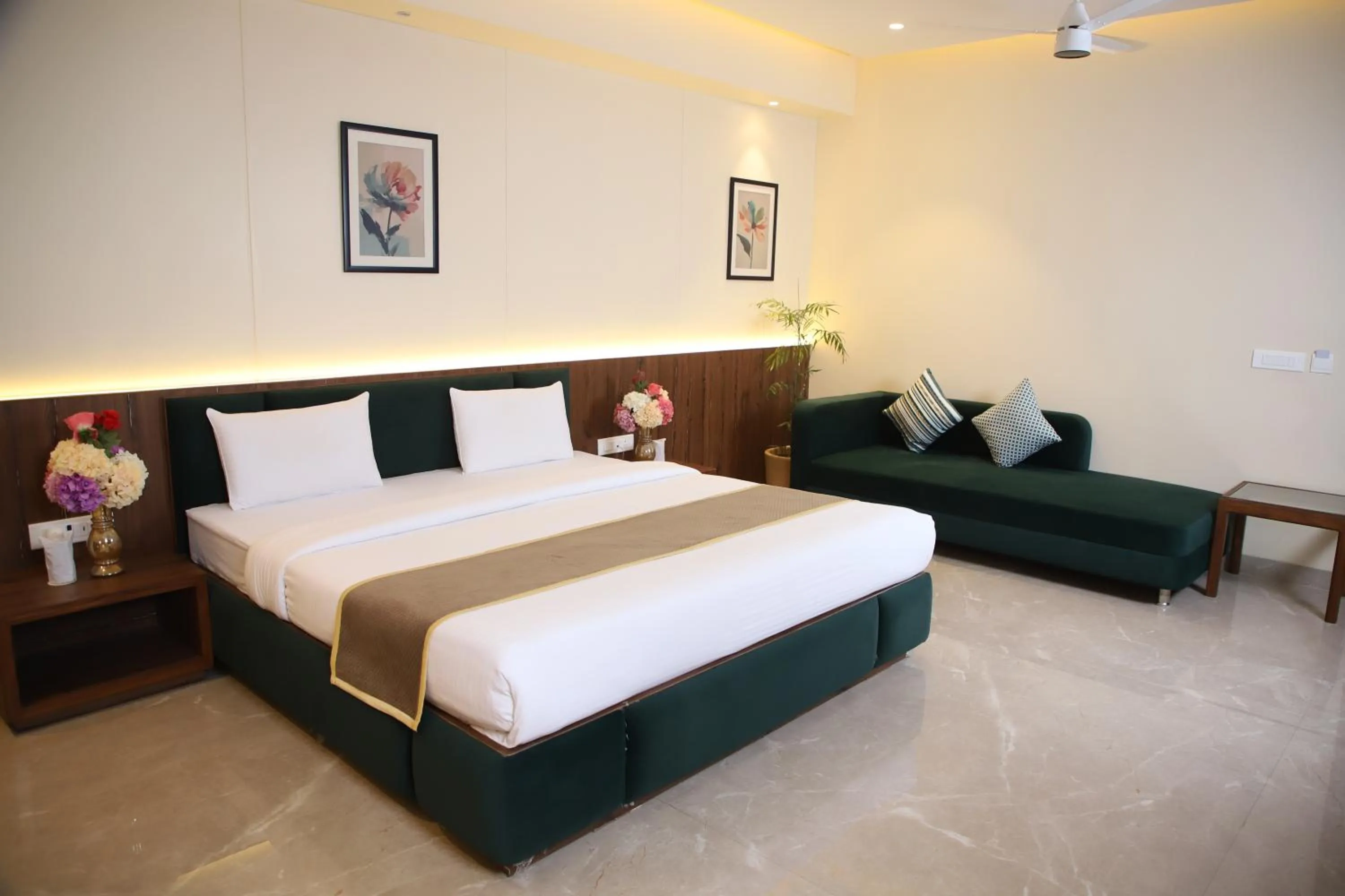 Photo of the whole room, Bed in Pink Villa Boutique Hotel