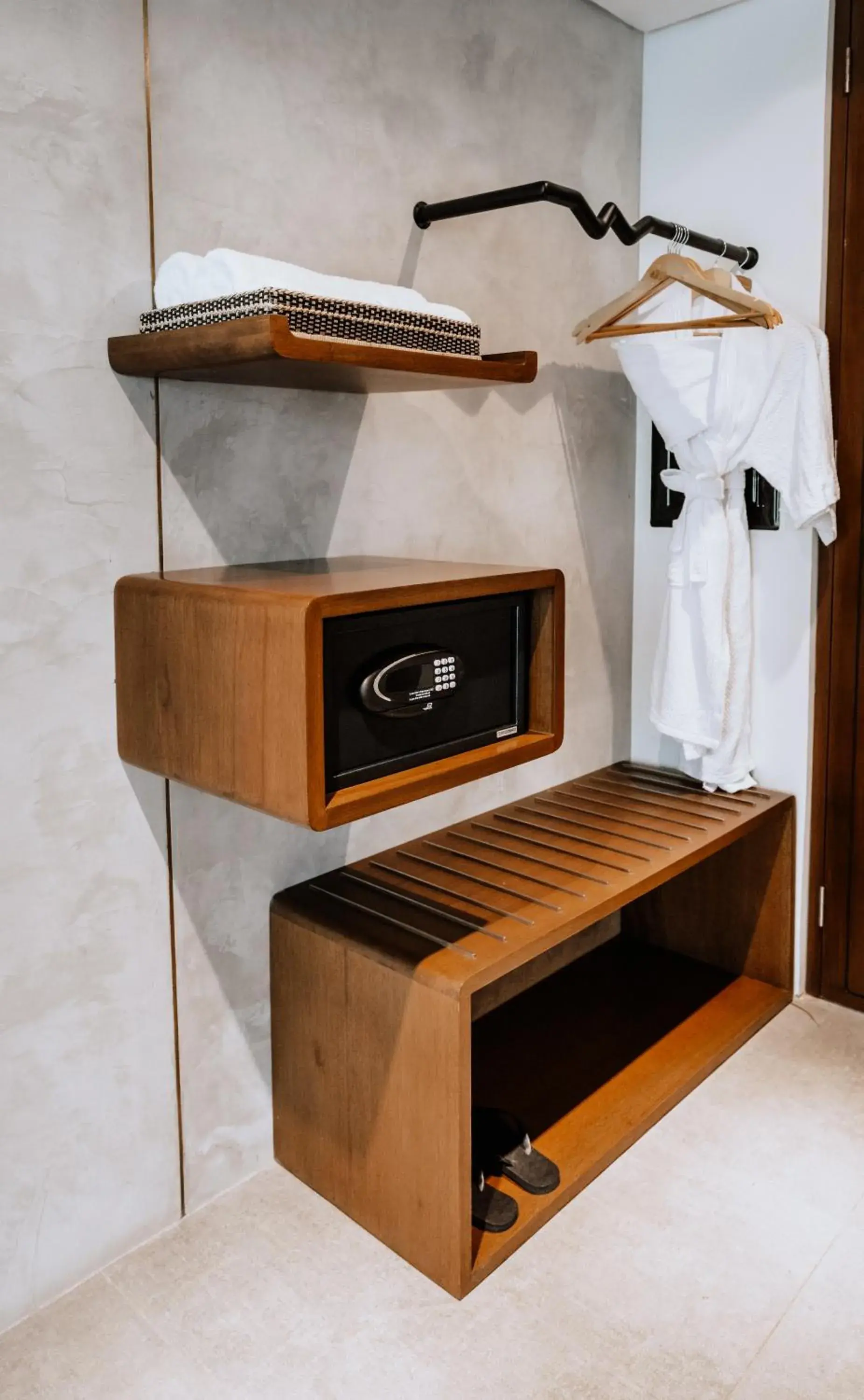 The Funny Lion - Coron The Funny Lion - Coron